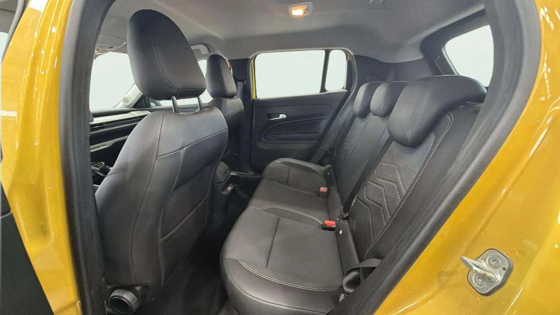 Jeep Avenger 1.2 eHybrid Altitude - foto 21