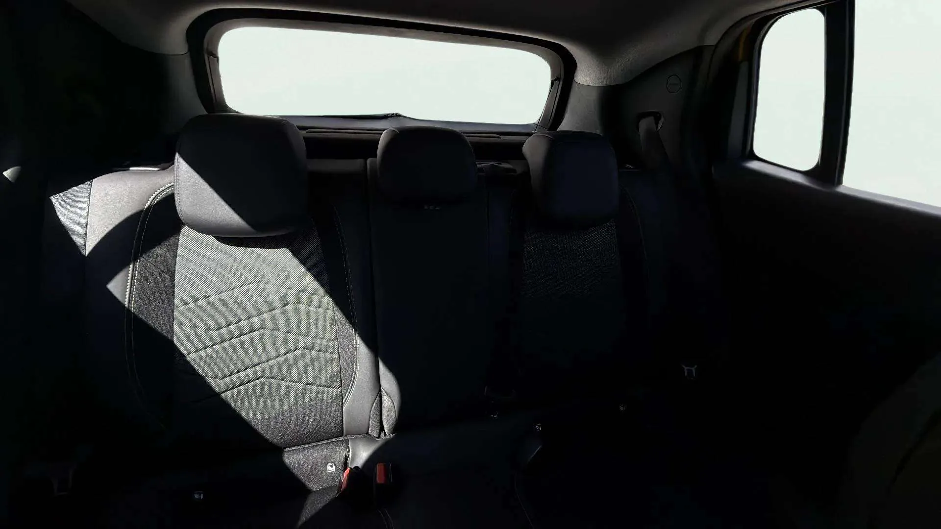 Jeep Avenger 1.2 eHybrid Altitude - foto 13