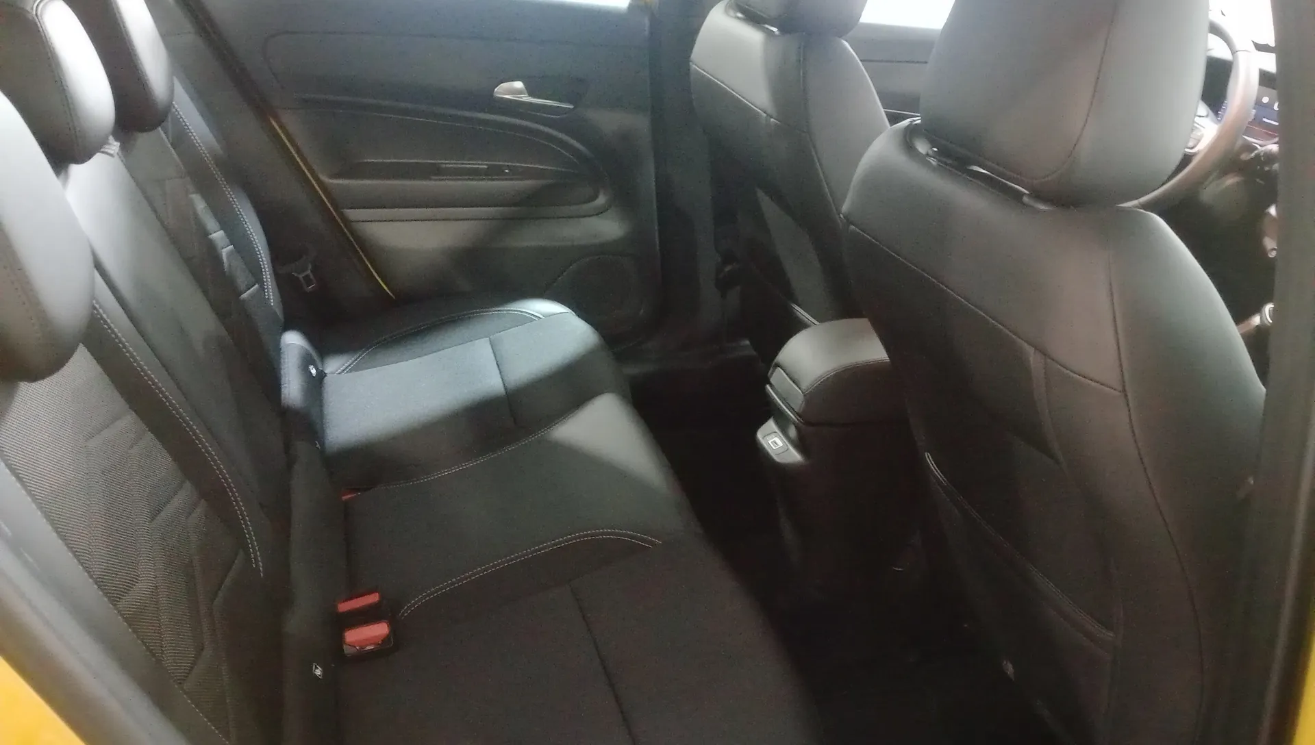 Jeep Avenger 1.2 eHybrid Altitude - foto 12