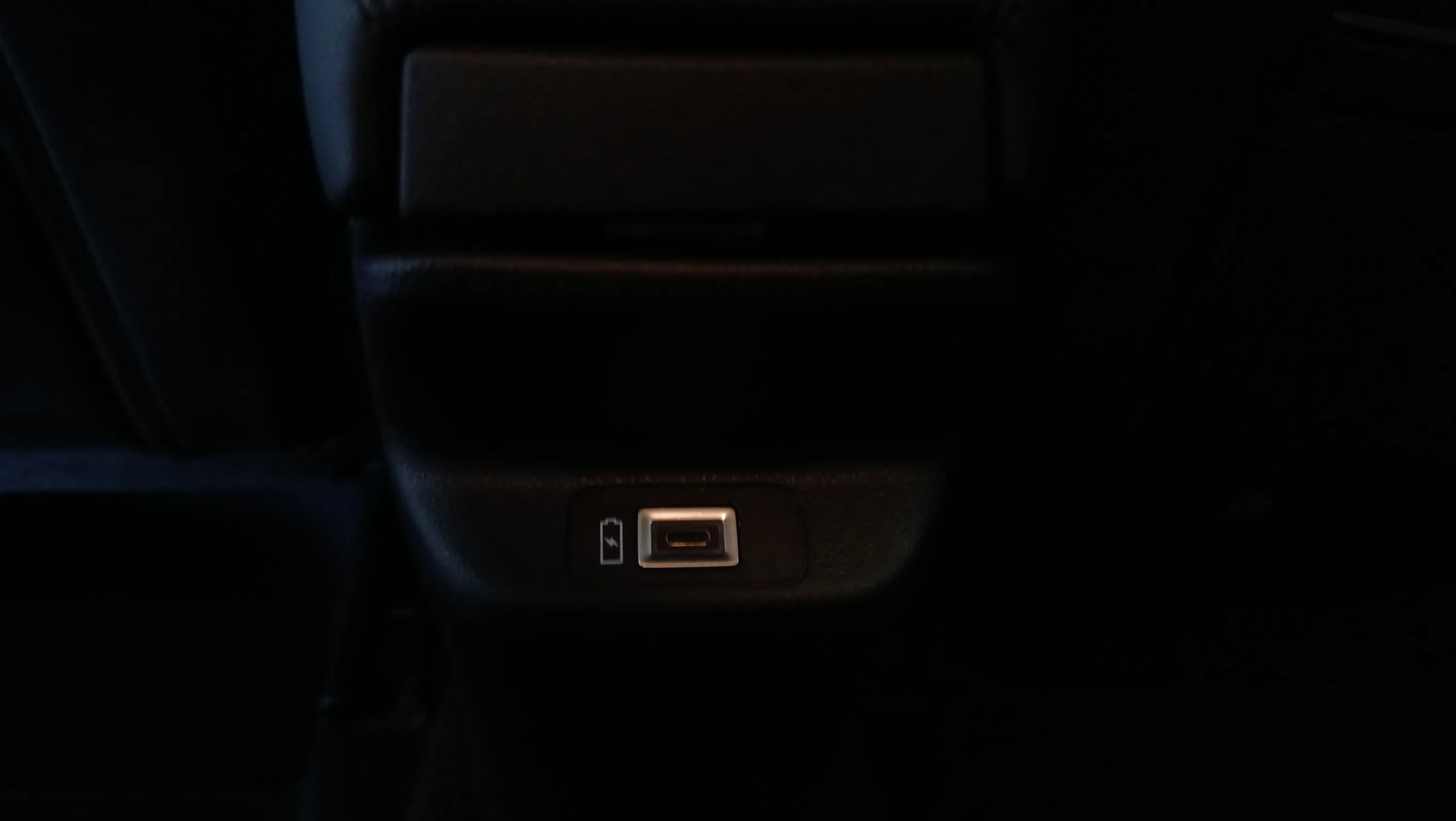 Jeep Avenger 1.2 eHybrid Altitude - foto 35