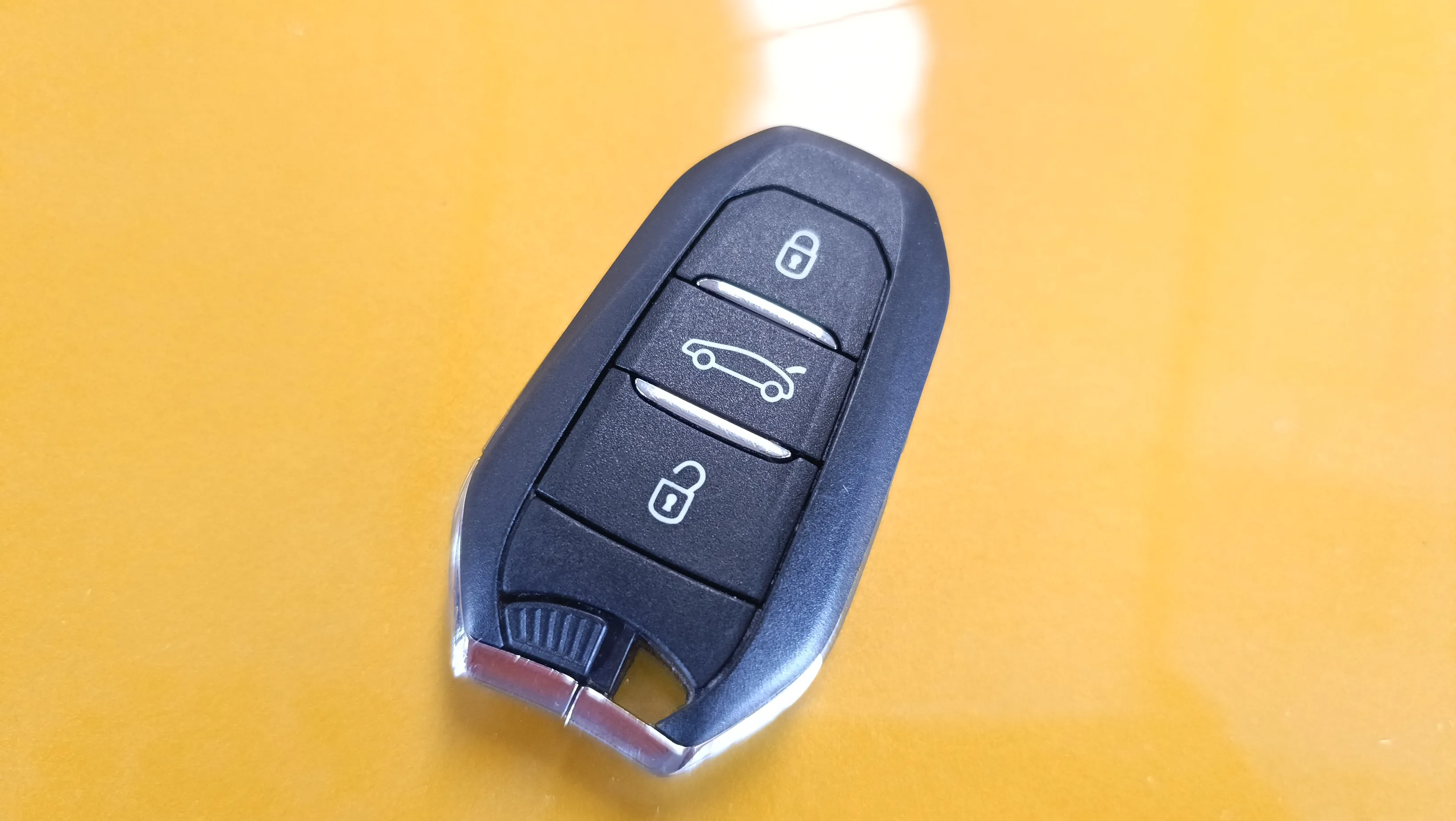 Jeep Avenger 1.2 eHybrid Altitude - foto 40