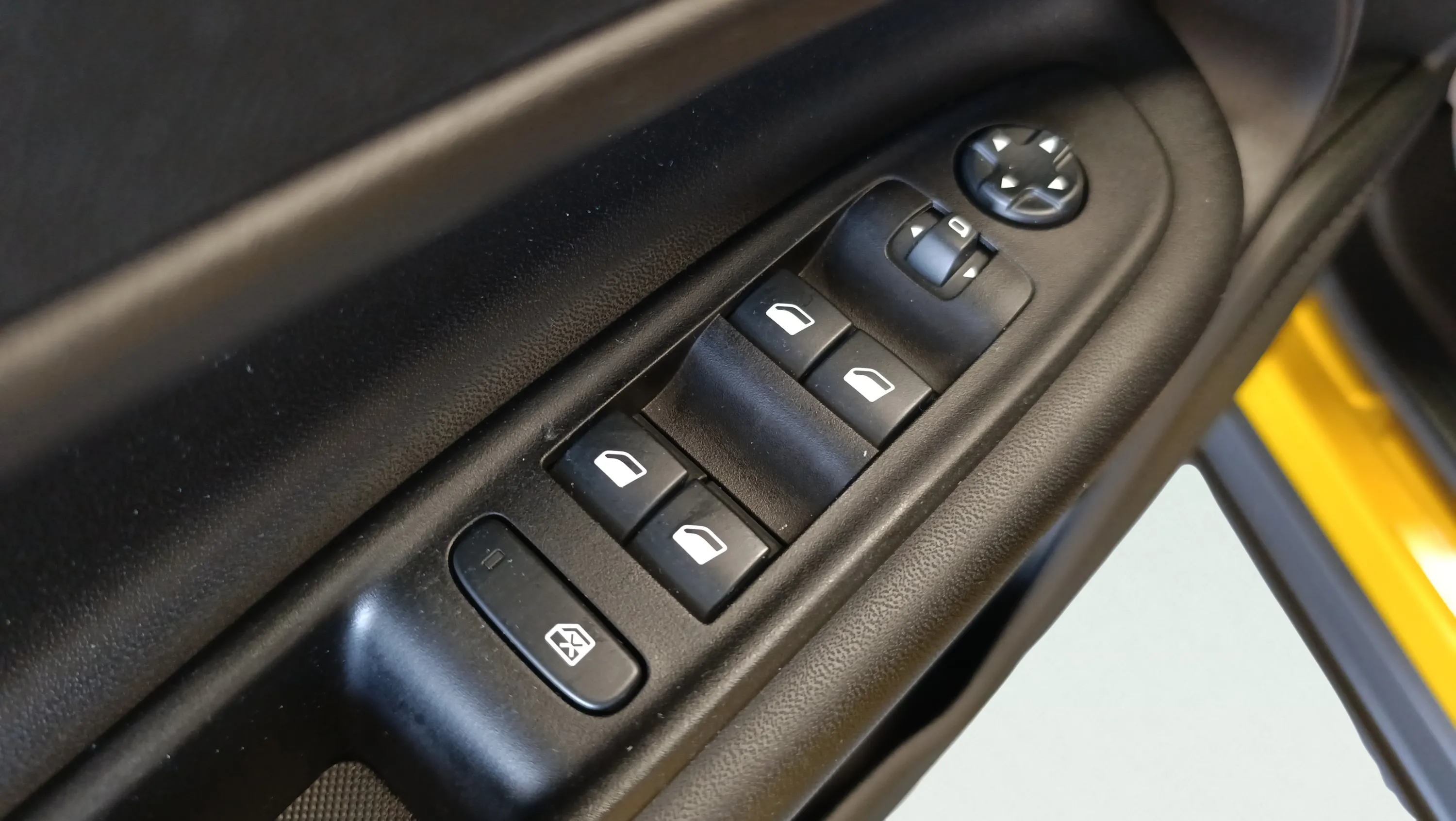 Jeep Avenger 1.2 eHybrid Altitude - foto 32