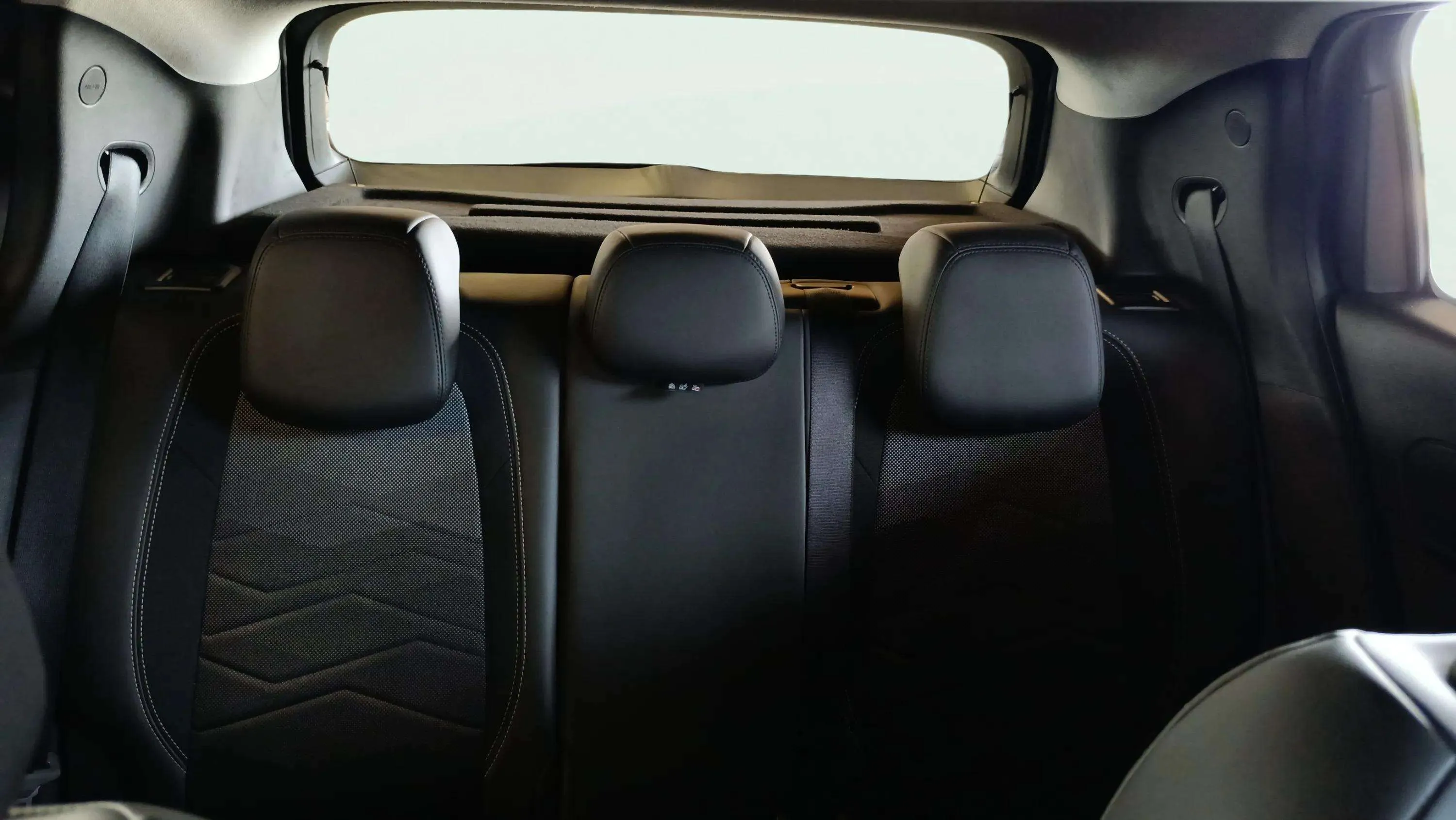 Jeep Avenger 1.2 eHybrid Altitude - foto 31