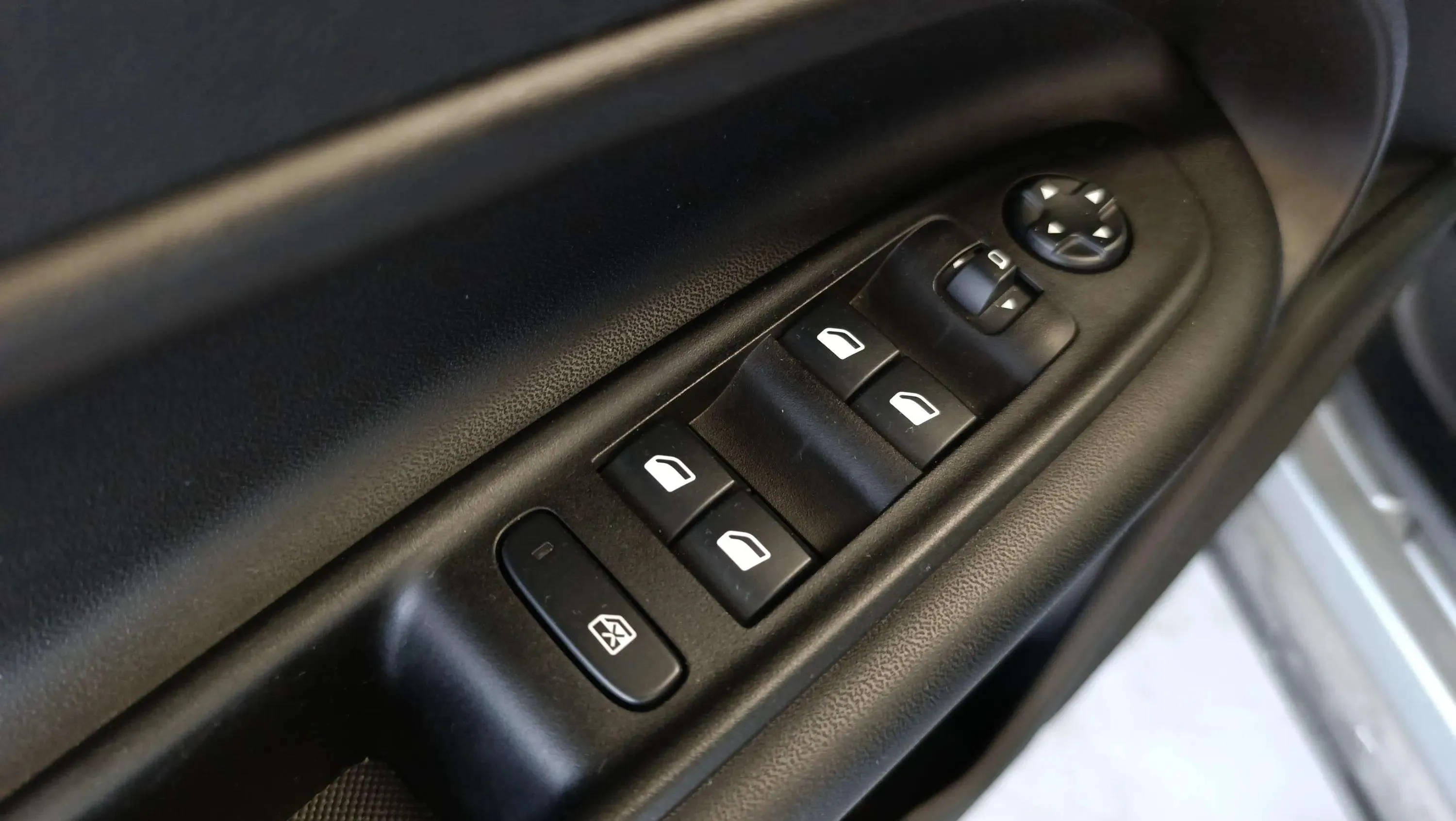 Jeep Avenger 1.2 eHybrid Altitude - foto 28