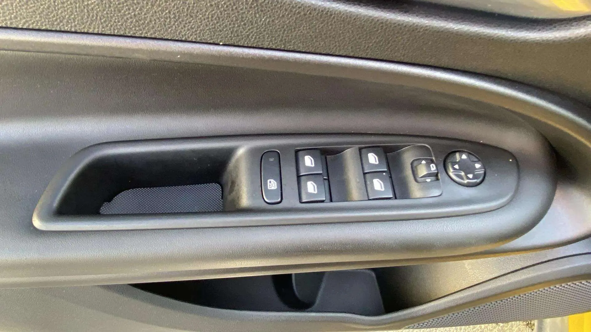 Jeep Avenger 1.2 eHybrid Altitude - foto 21
