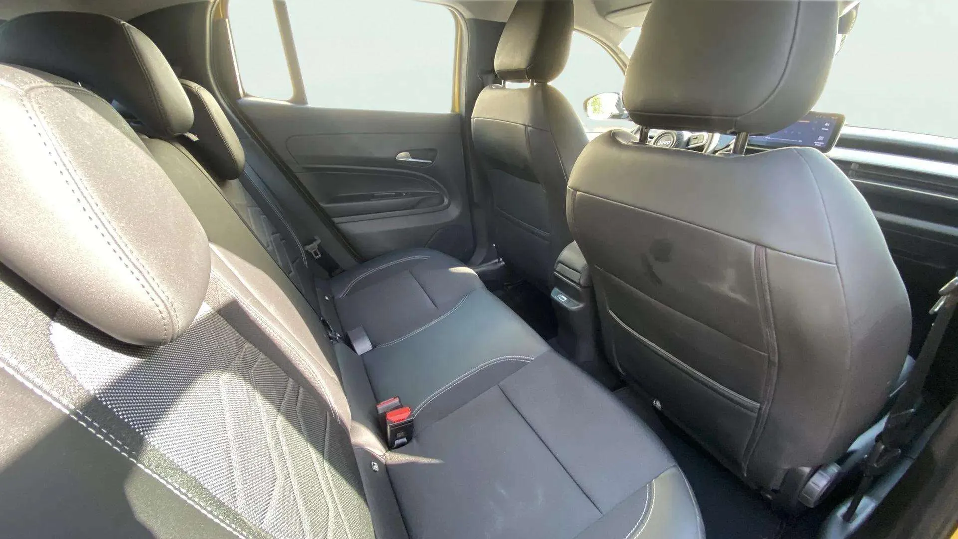 Jeep Avenger 1.2 eHybrid Altitude - foto 16