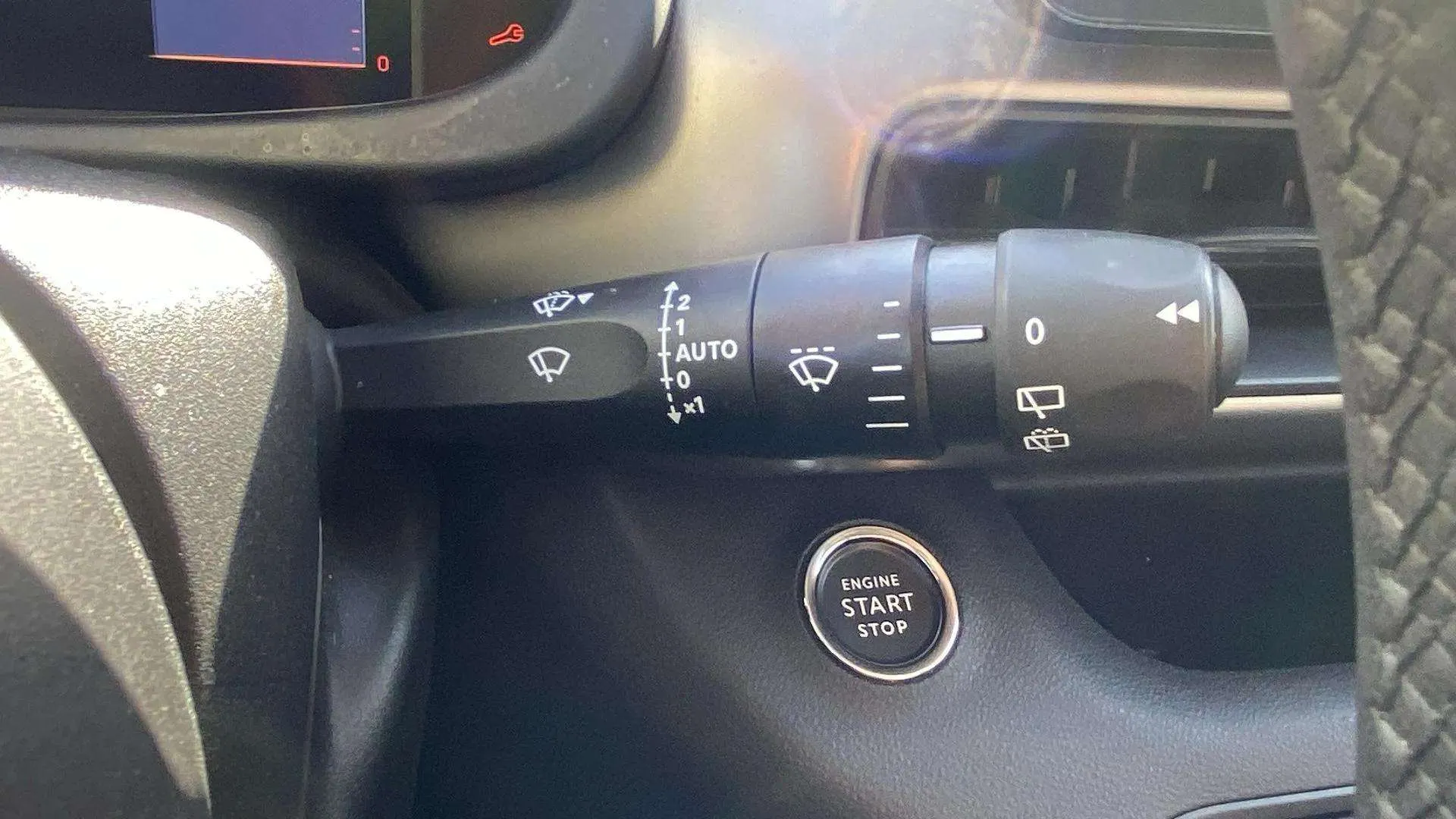 Jeep Avenger 1.2 eHybrid Altitude - foto 33