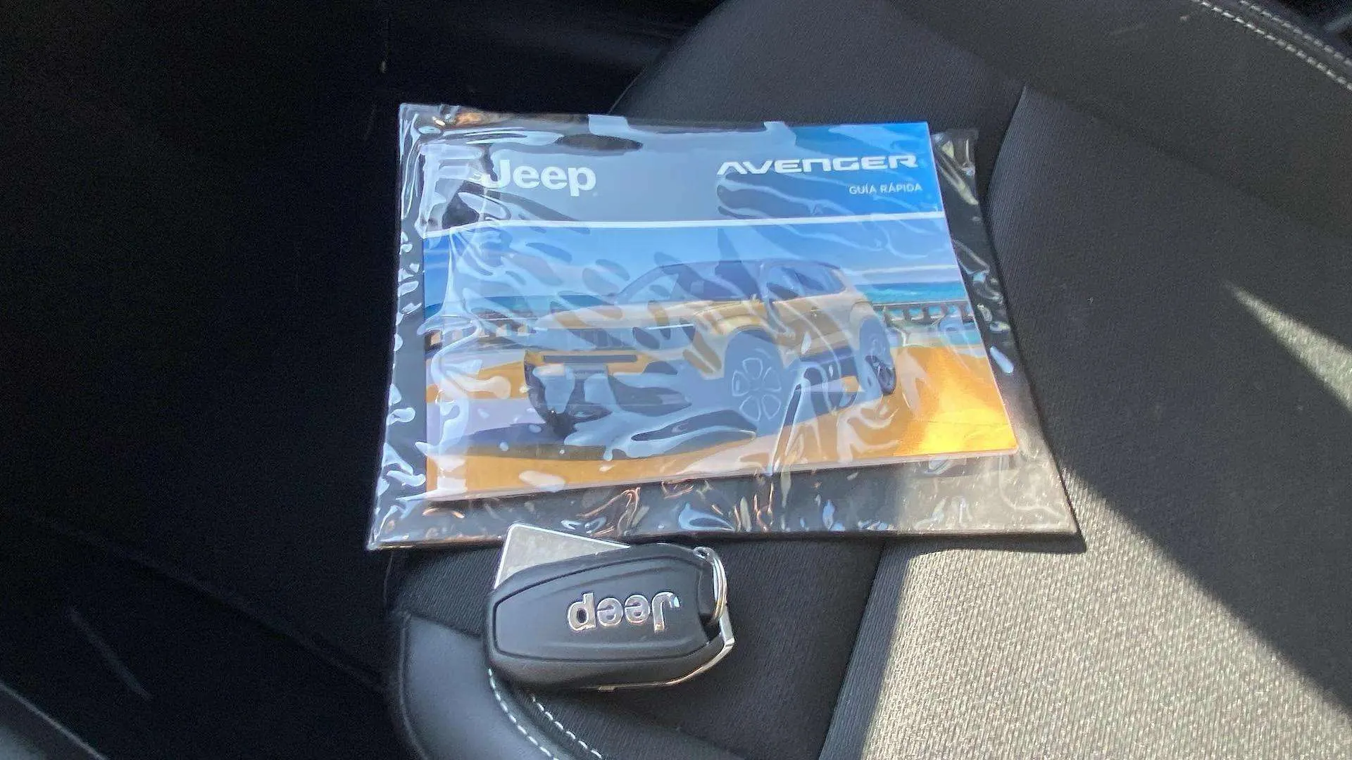 Jeep Avenger 1.2 eHybrid Altitude - foto 45