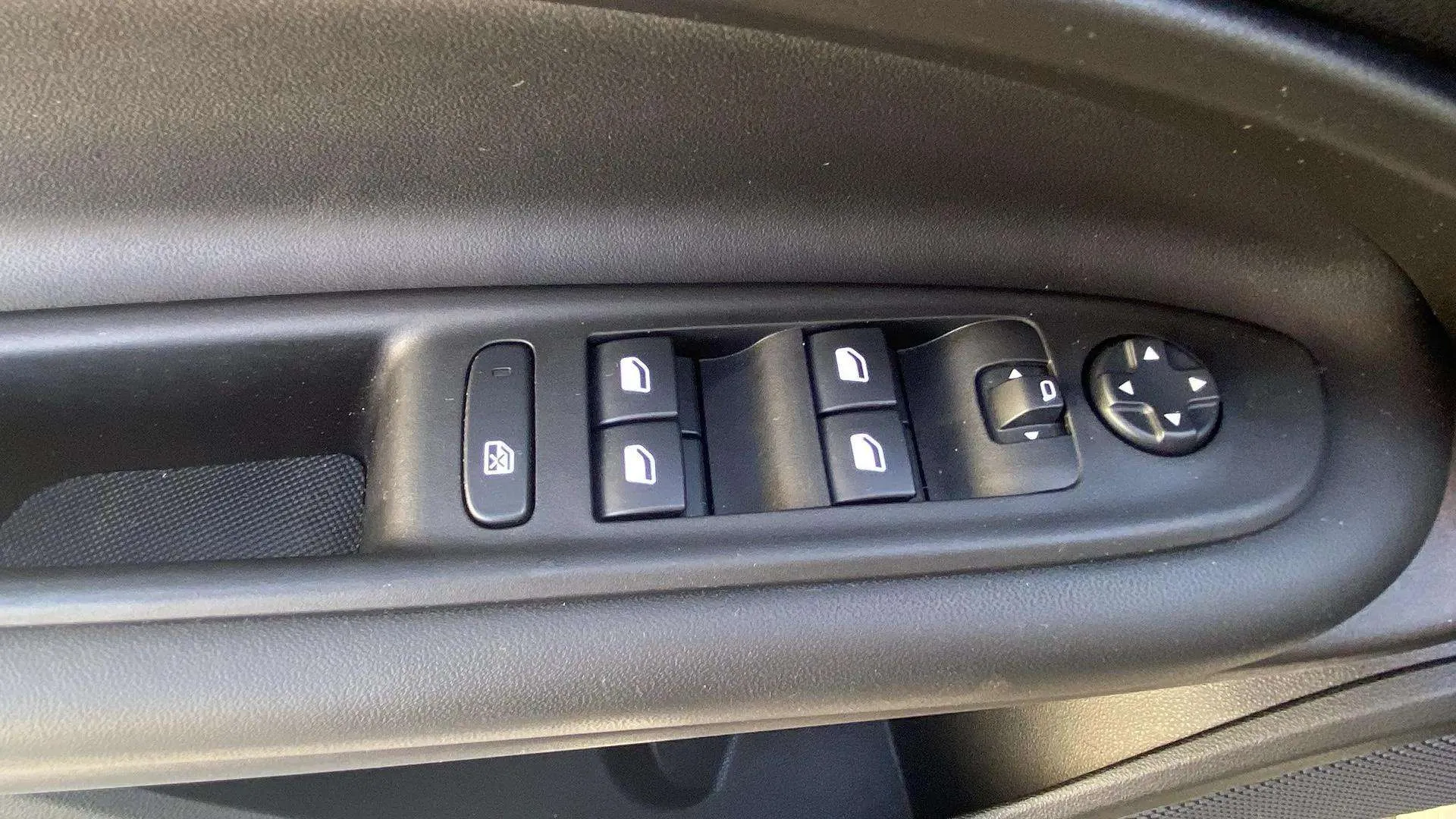 Jeep Avenger 1.2 eHybrid Altitude - foto 21