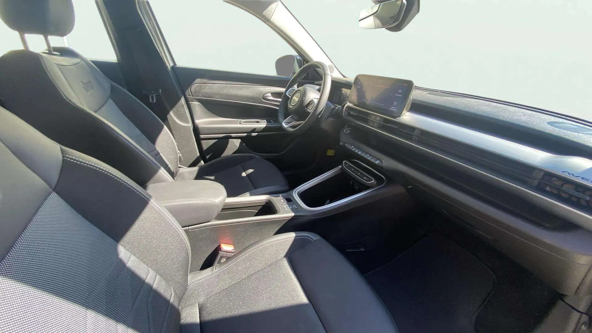Jeep Avenger 1.2 eHybrid Altitude - foto 17