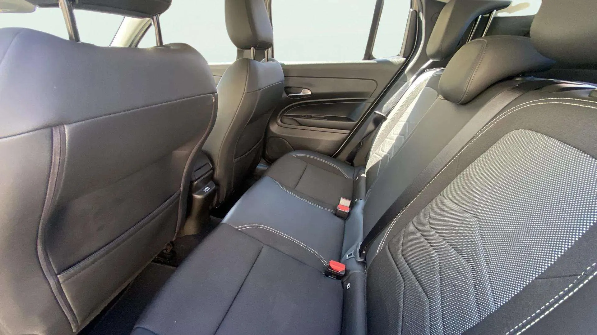 Jeep Avenger 1.2 eHybrid Altitude - foto 14