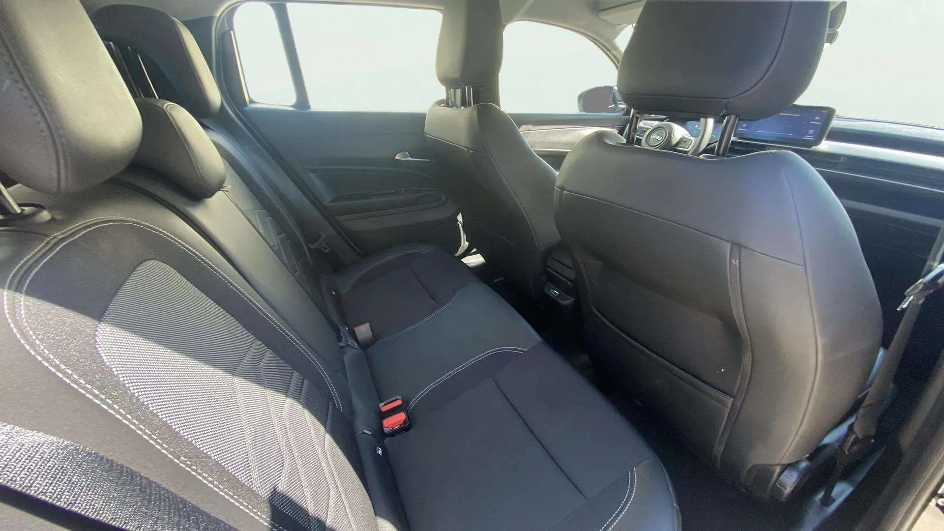 Jeep Avenger 1.2 eHybrid Altitude - foto 16