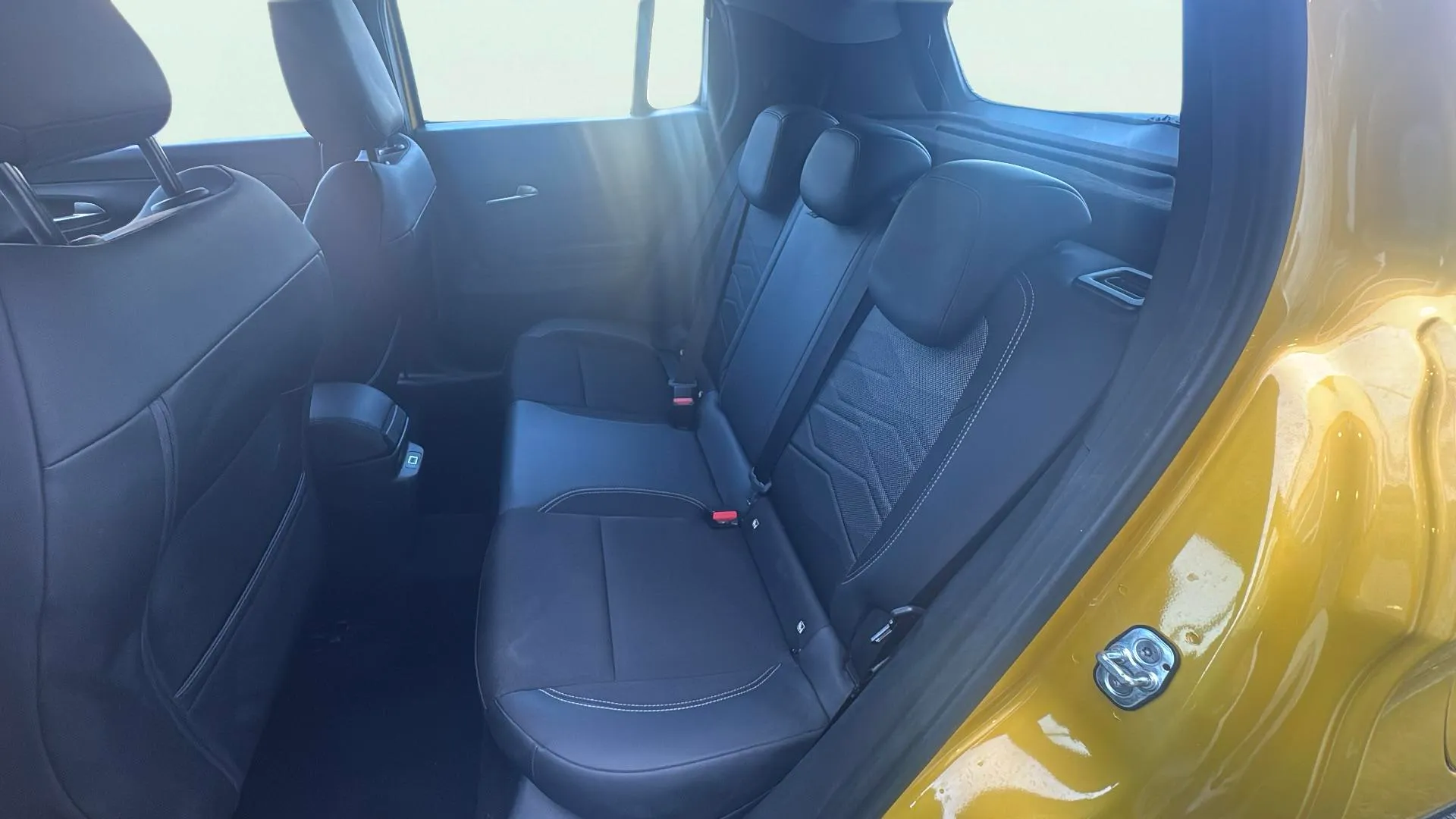 Jeep Avenger 1.2 eHybrid Altitude - foto 13