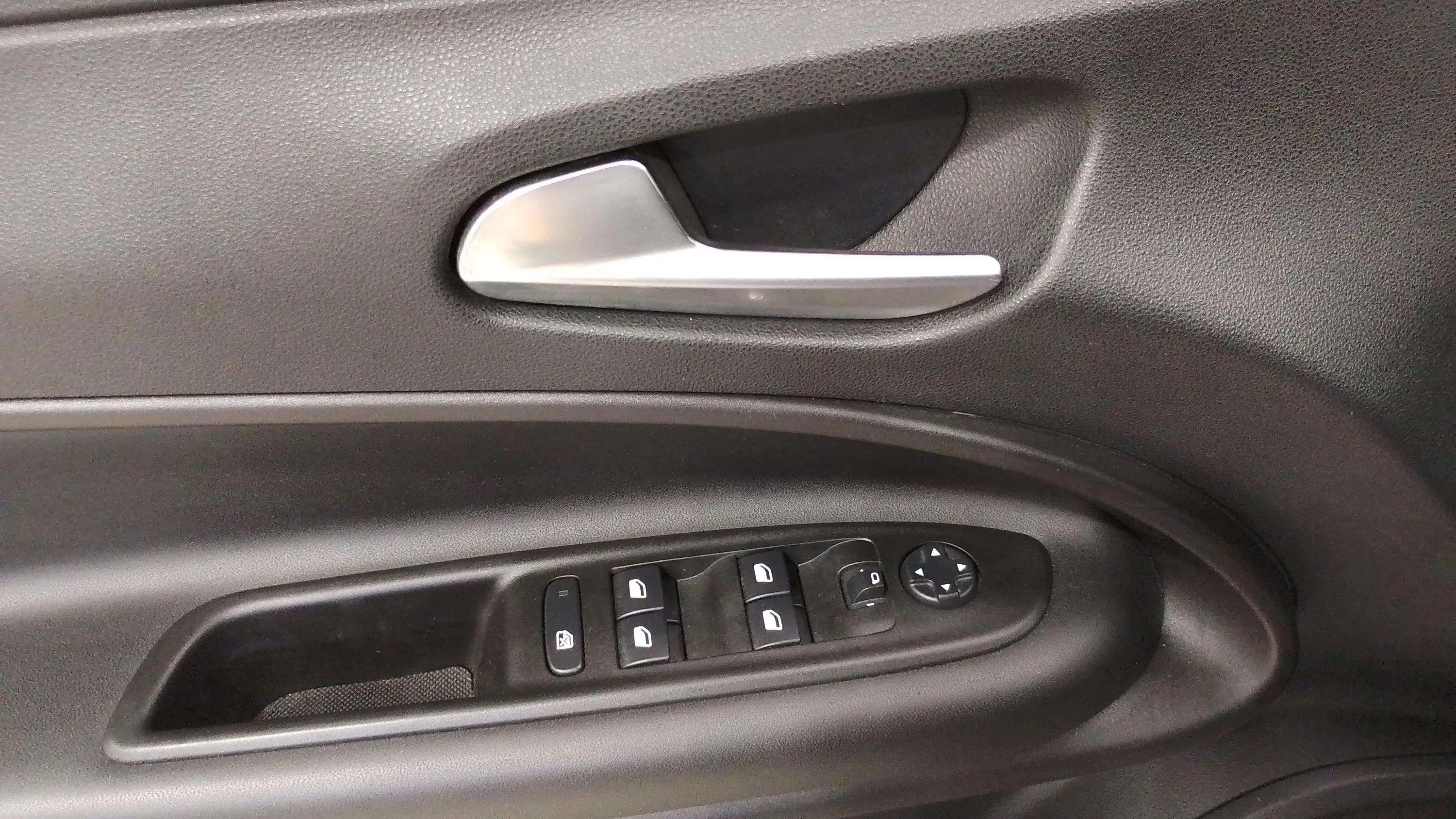 Jeep Avenger 1.2 G Altitude - foto 28