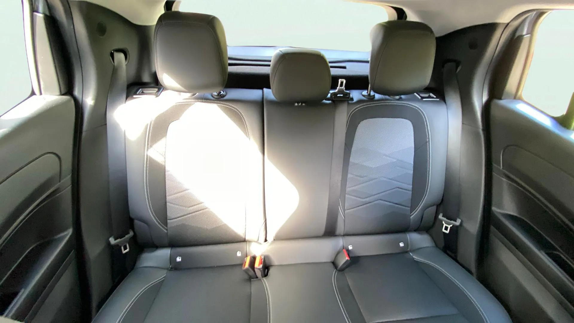 Jeep Avenger 1.2 G Altitude - foto 22