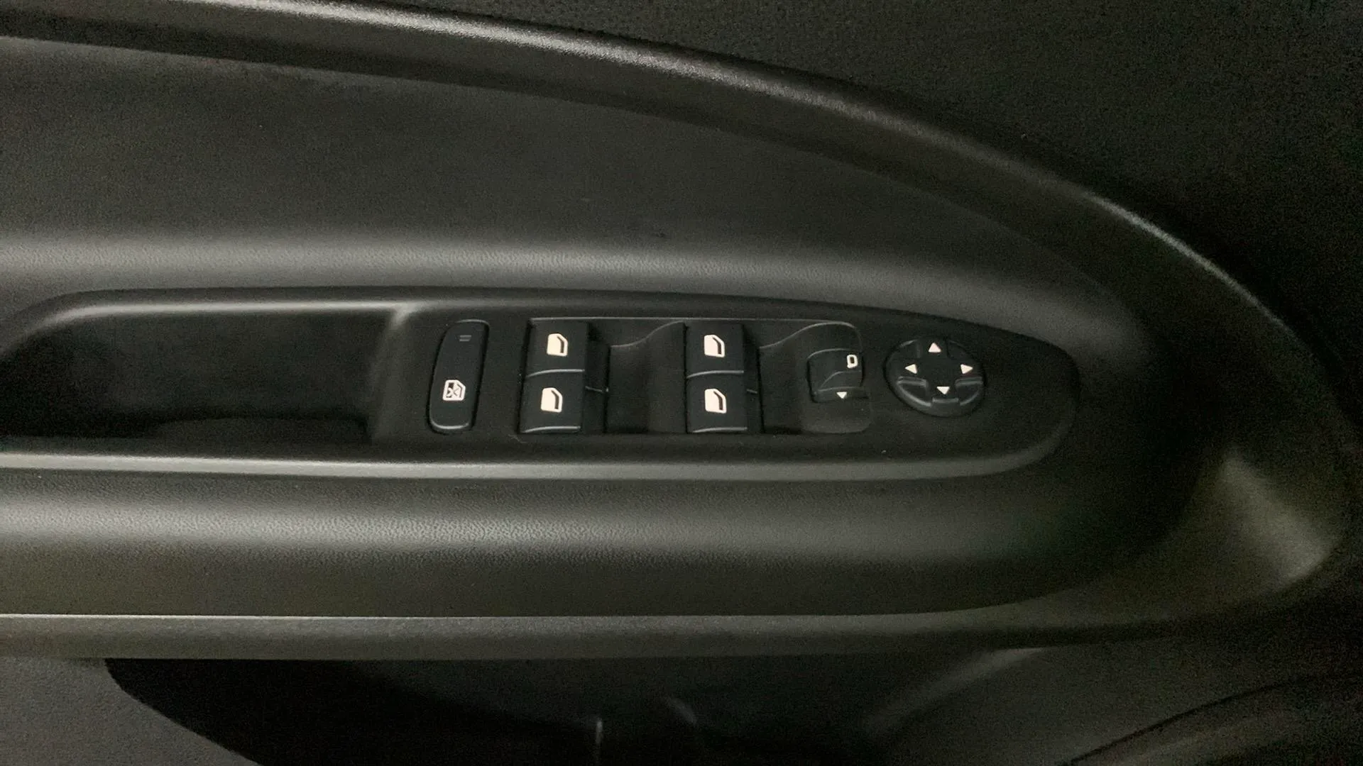 Jeep Avenger 1.2 G Altitude - foto 22