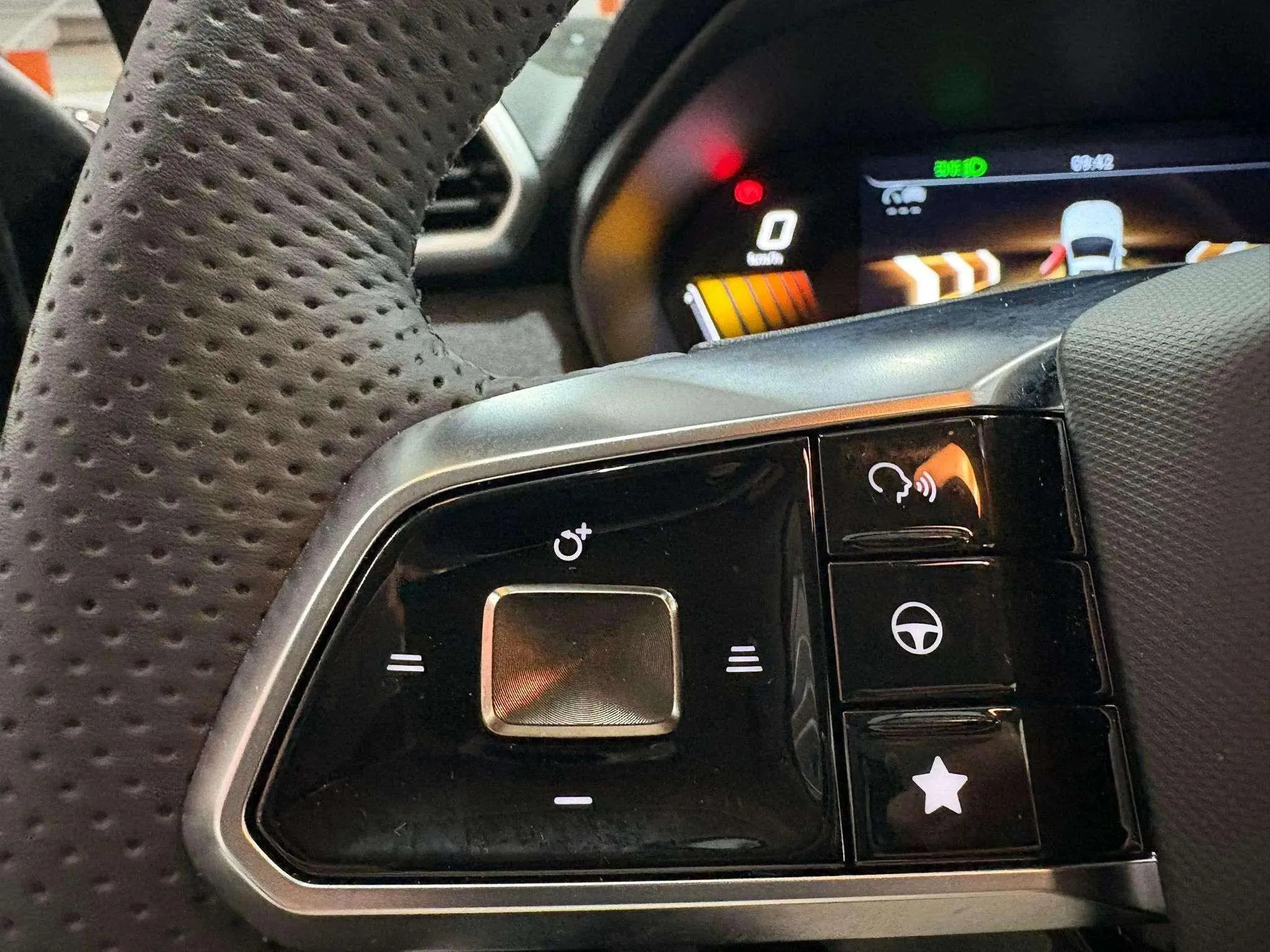 MG ZS Hybrid+ Comfort - foto 11