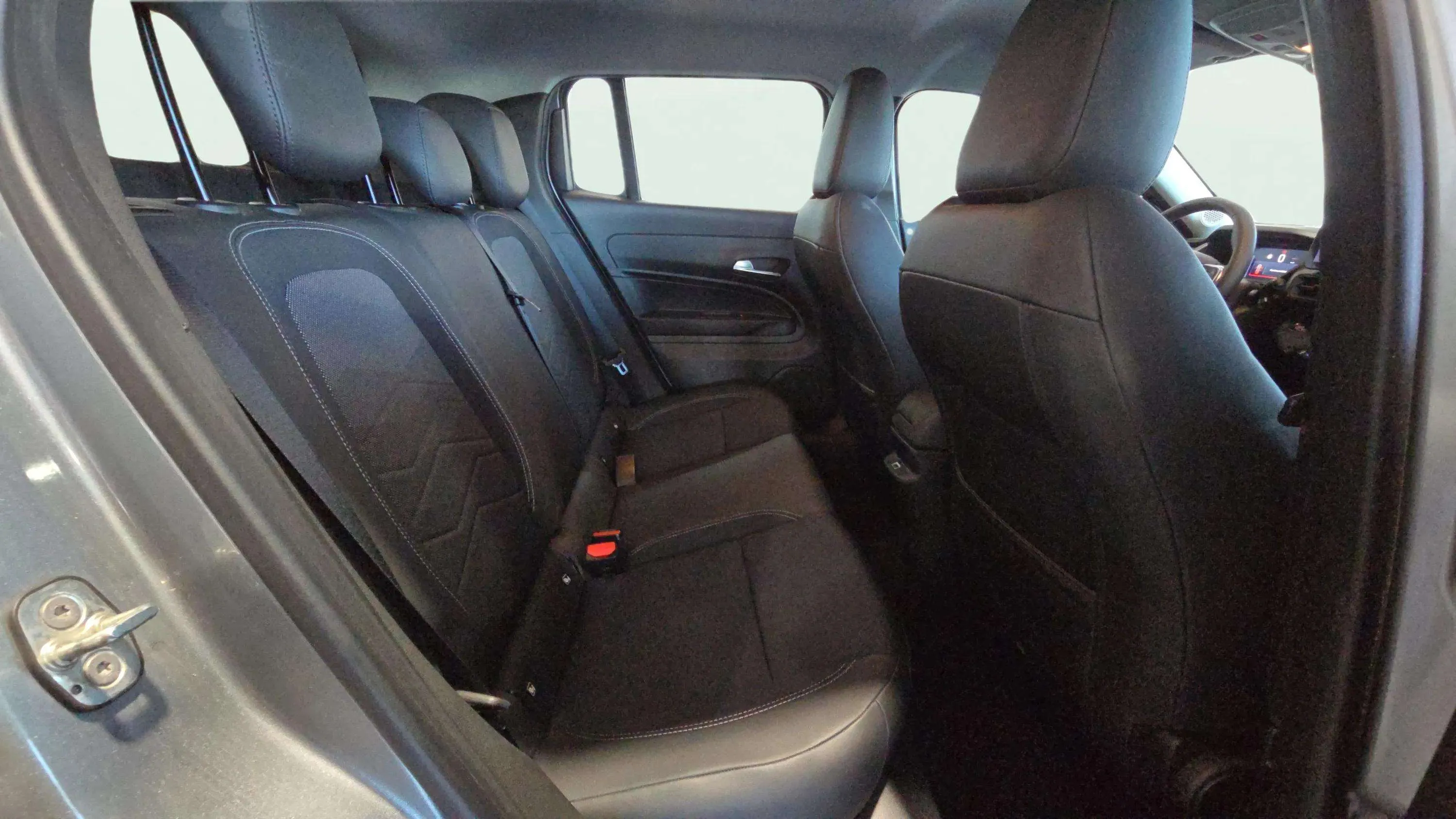Jeep Avenger 1.2 G Altitude - foto 14