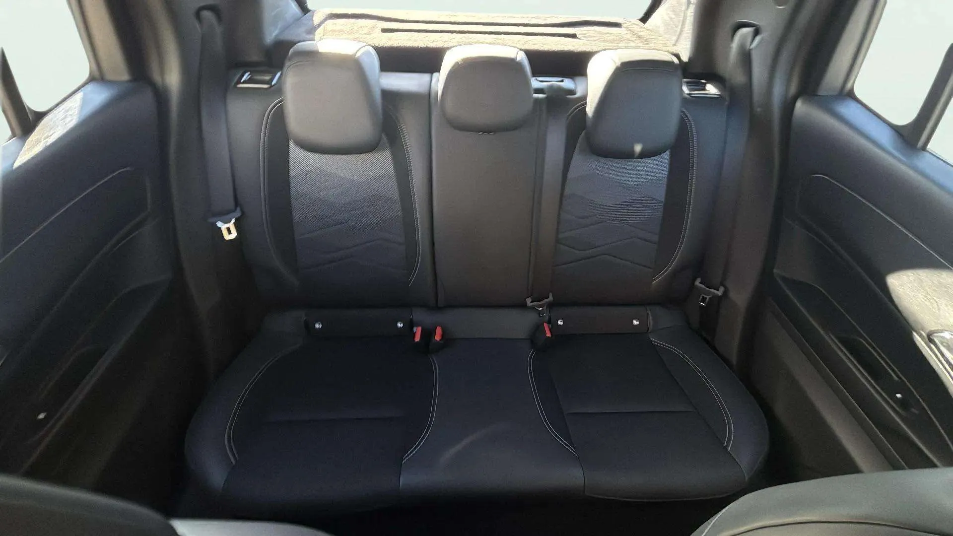 Jeep Avenger 1.2 G Altitude - foto 14