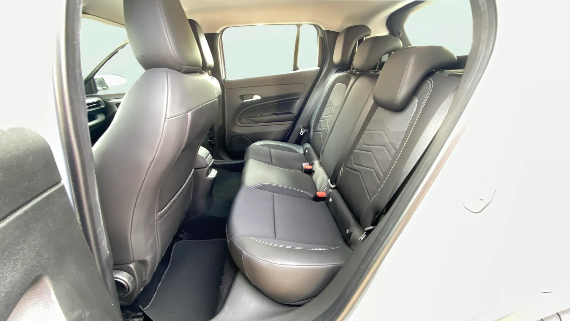 Jeep Avenger 1.2 G Altitude - foto 17