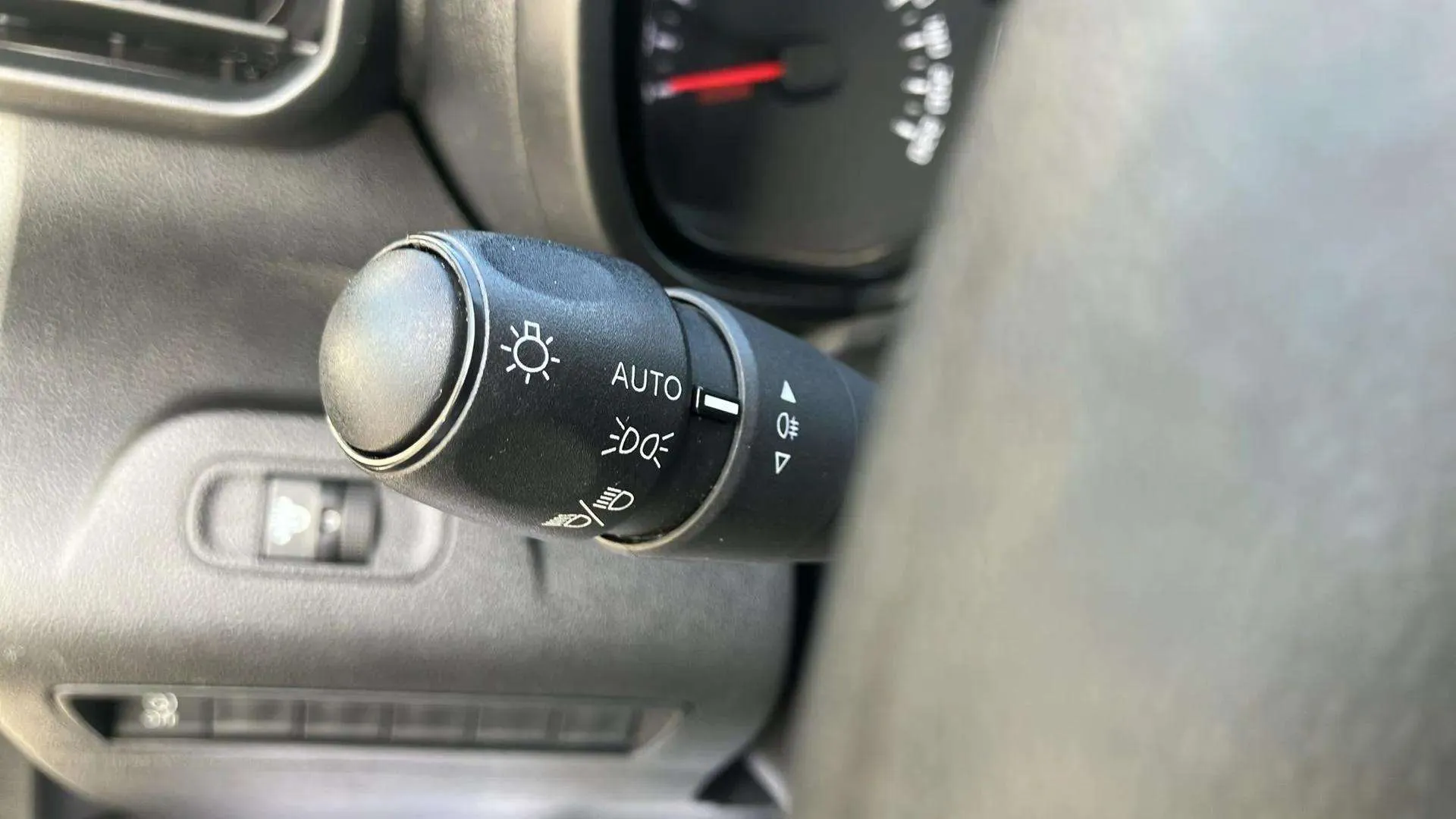 Citroën Berlingo Furgon 1.5 BlueHDi 100 M L1 - foto 18