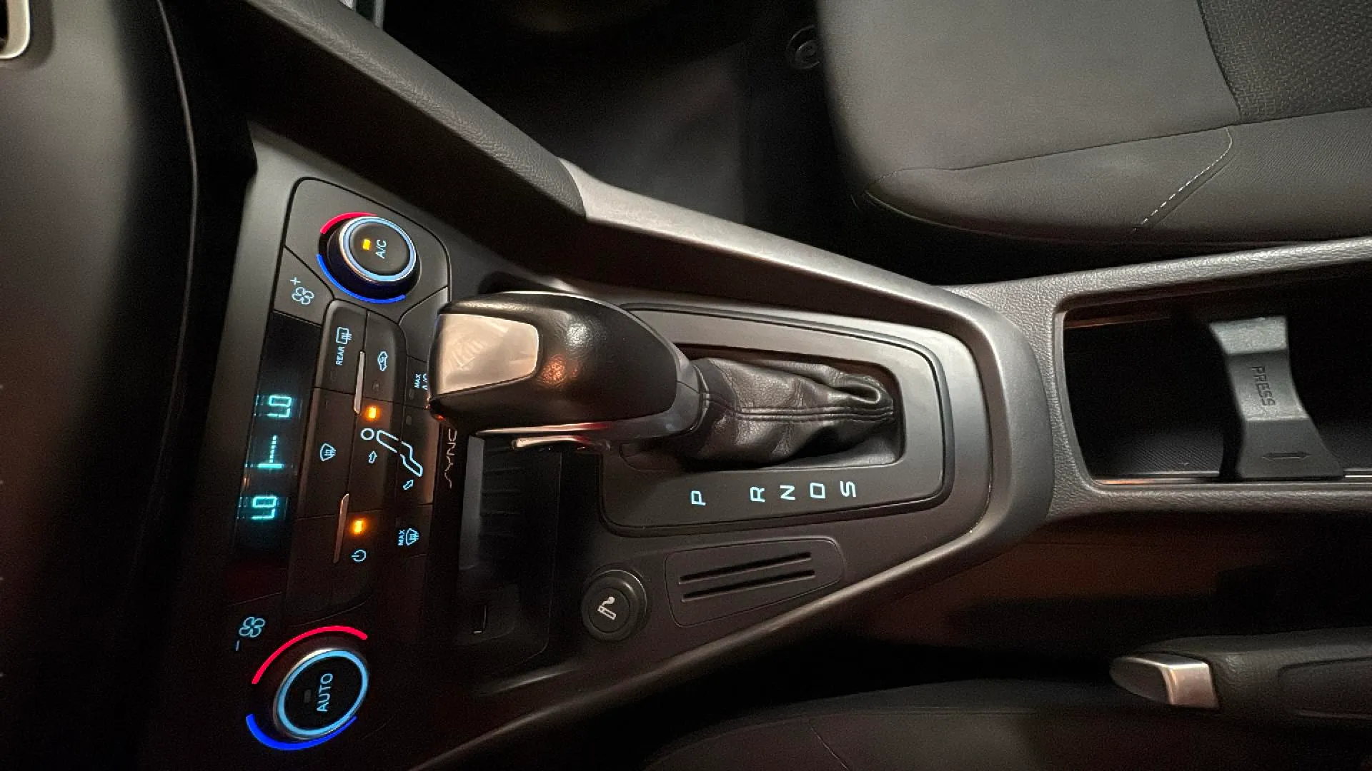 Ford Focus 1.6 TI-VCT PowerShift Business - foto 13