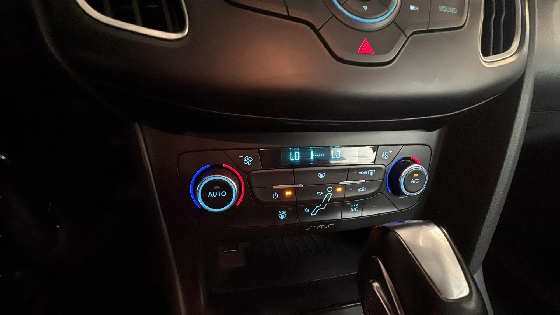 Ford Focus 1.6 TI-VCT PowerShift Business - foto 14