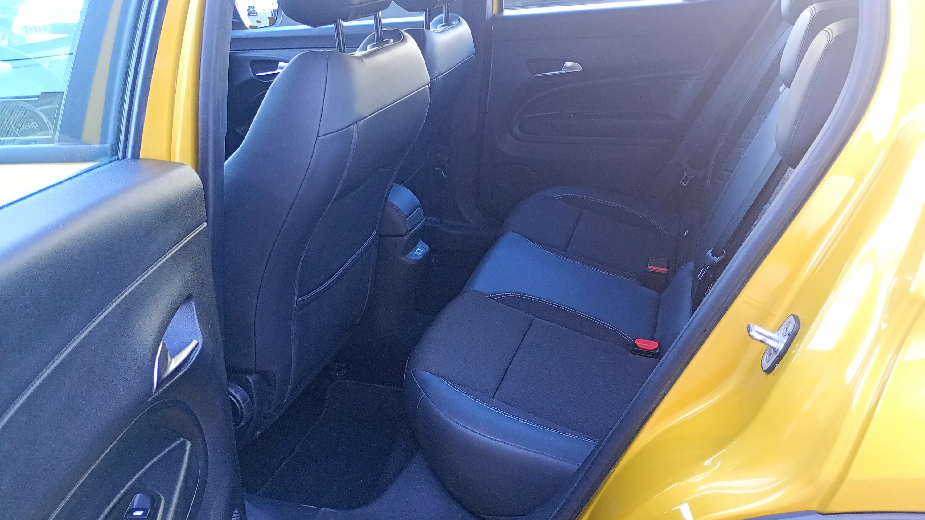 Jeep Avenger 1.2 G Altitude - foto 12
