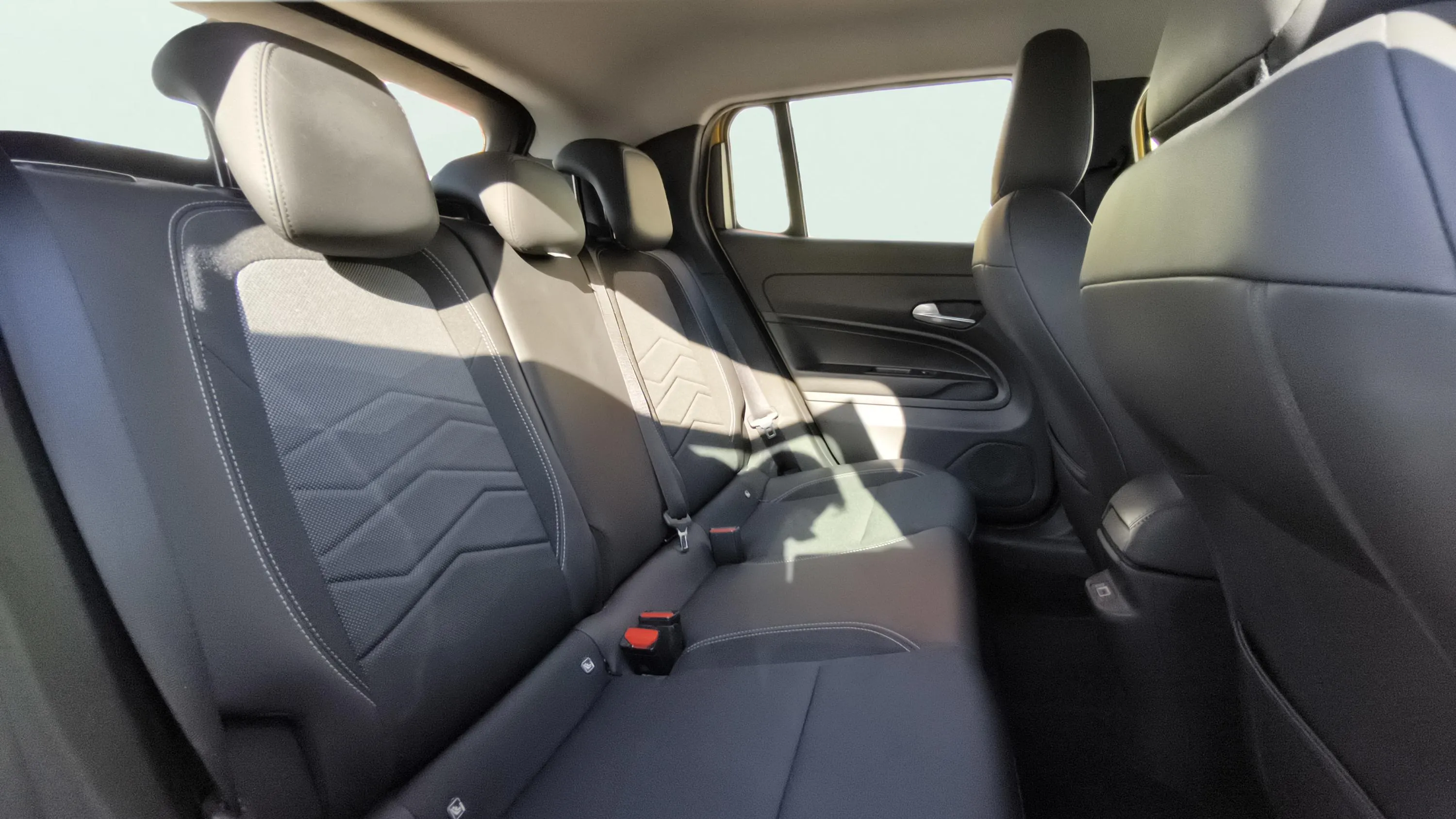 Jeep Avenger 1.2 G Altitude - foto 19