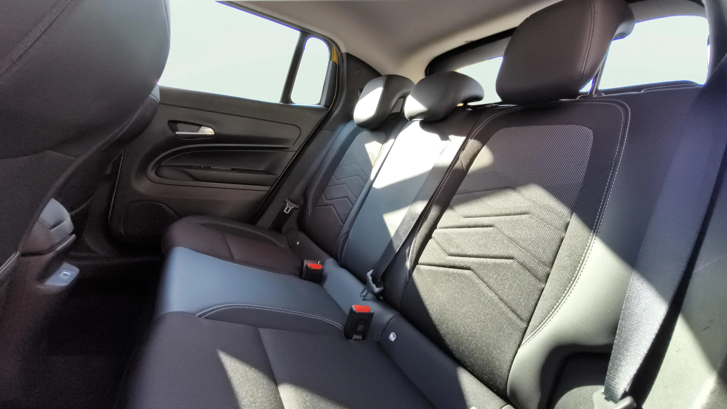 Jeep Avenger 1.2 G Altitude - foto 26