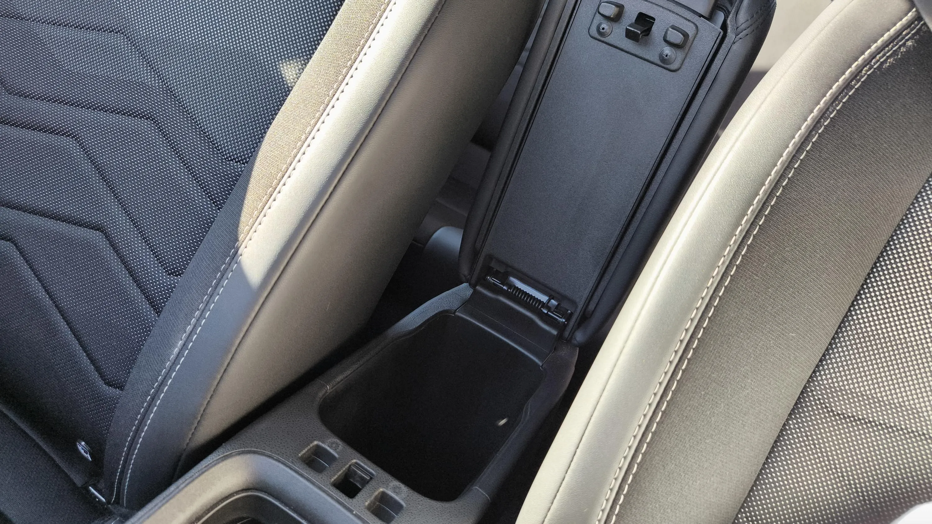 Jeep Avenger 1.2 G Altitude - foto 42