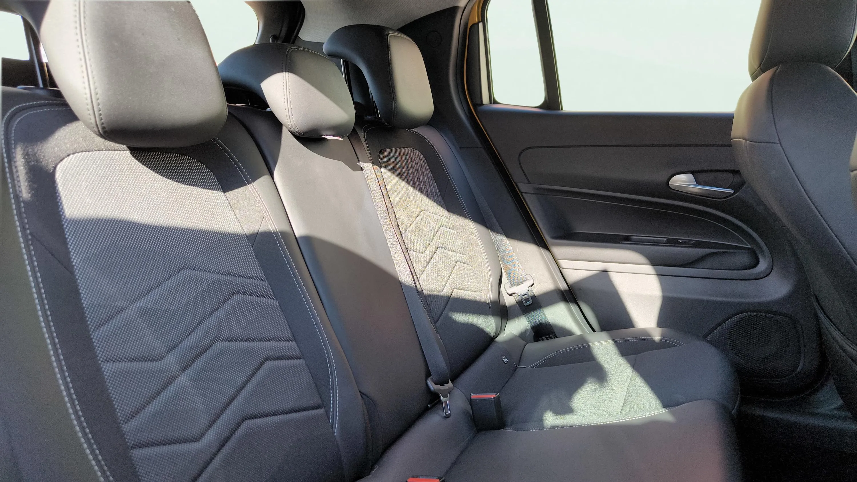 Jeep Avenger 1.2 G Altitude - foto 21