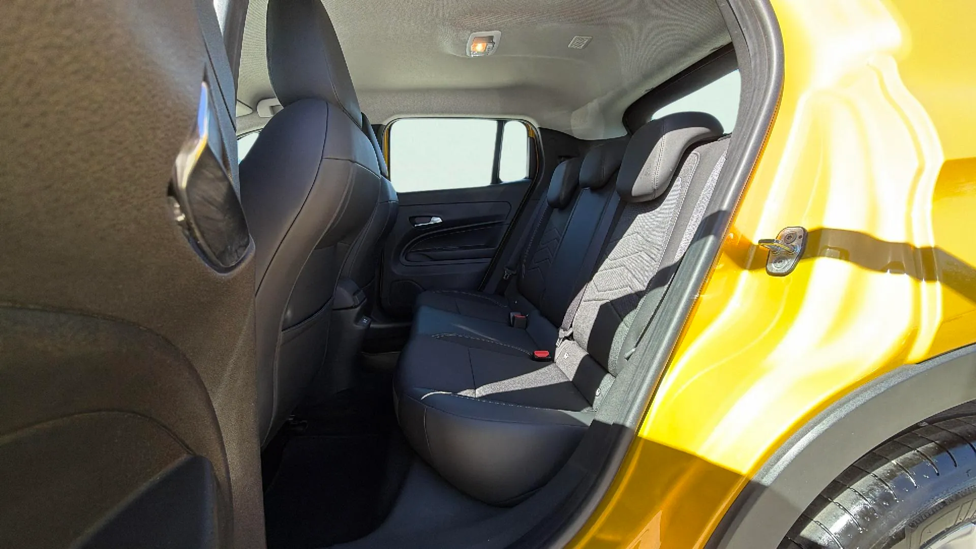 Jeep Avenger 1.2 G Altitude - foto 18