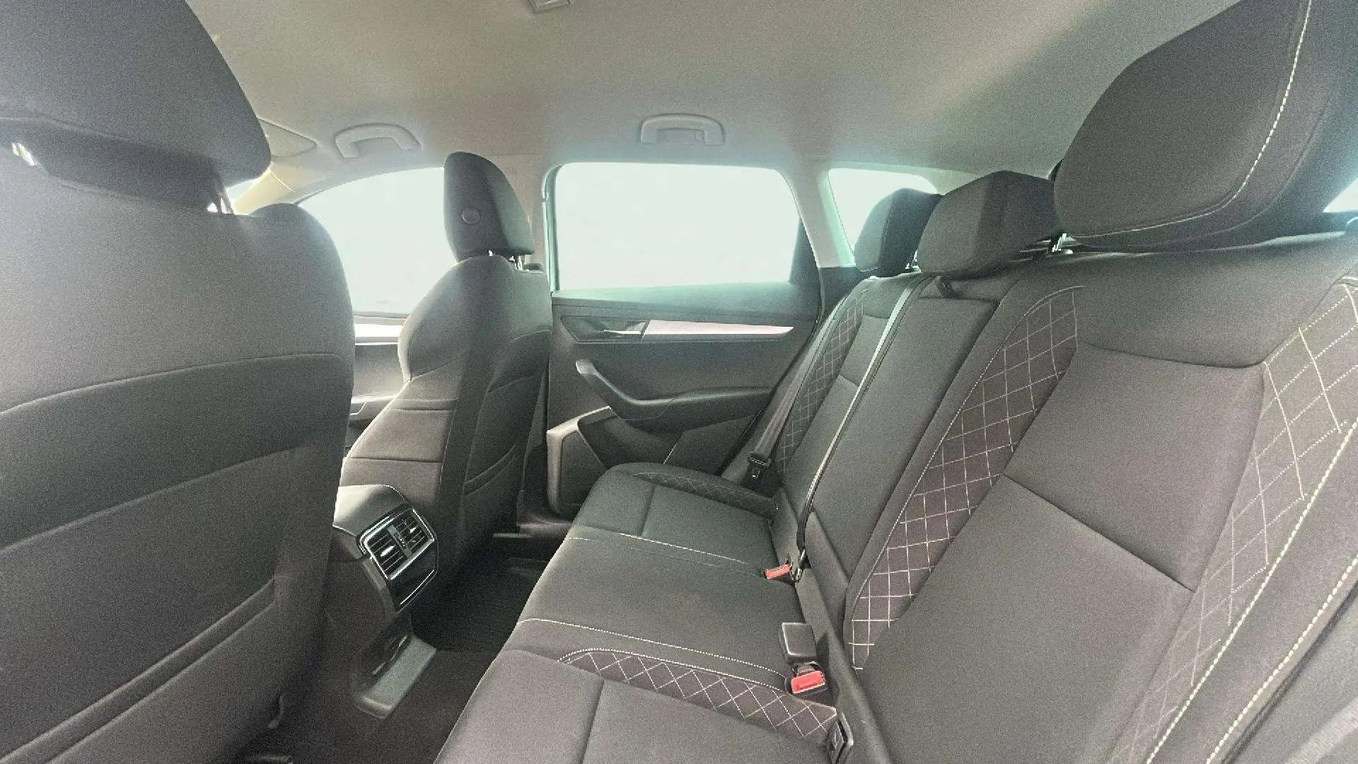 Škoda Karoq 1.5 TSI DSG ACT Ambition - foto 18