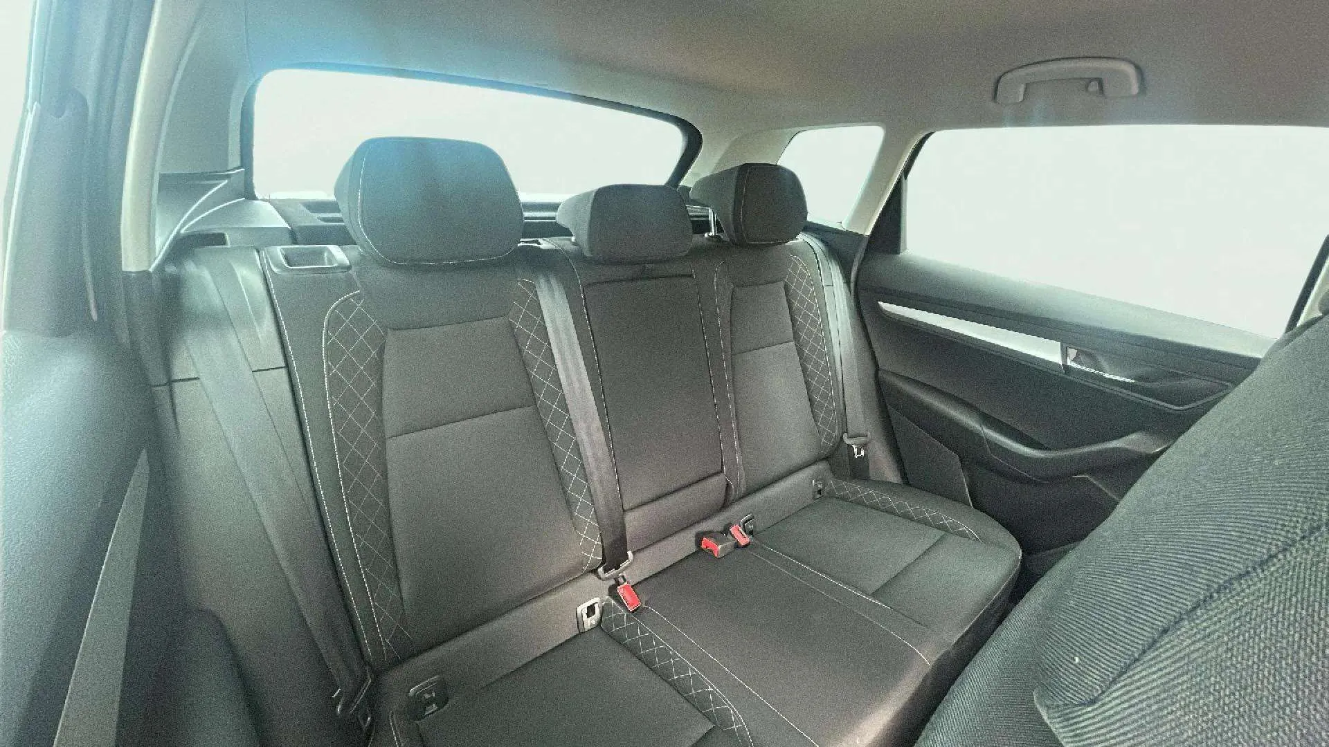 Škoda Karoq 1.5 TSI DSG ACT Ambition - foto 17