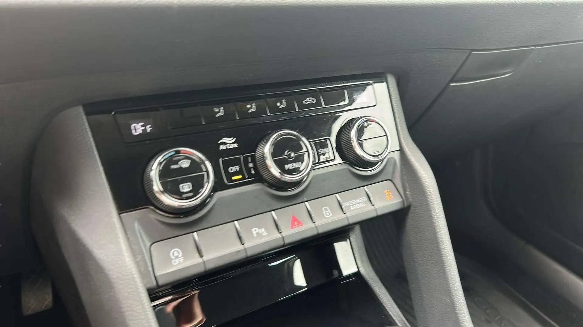 Škoda Karoq 1.5 TSI DSG ACT Ambition - foto 25