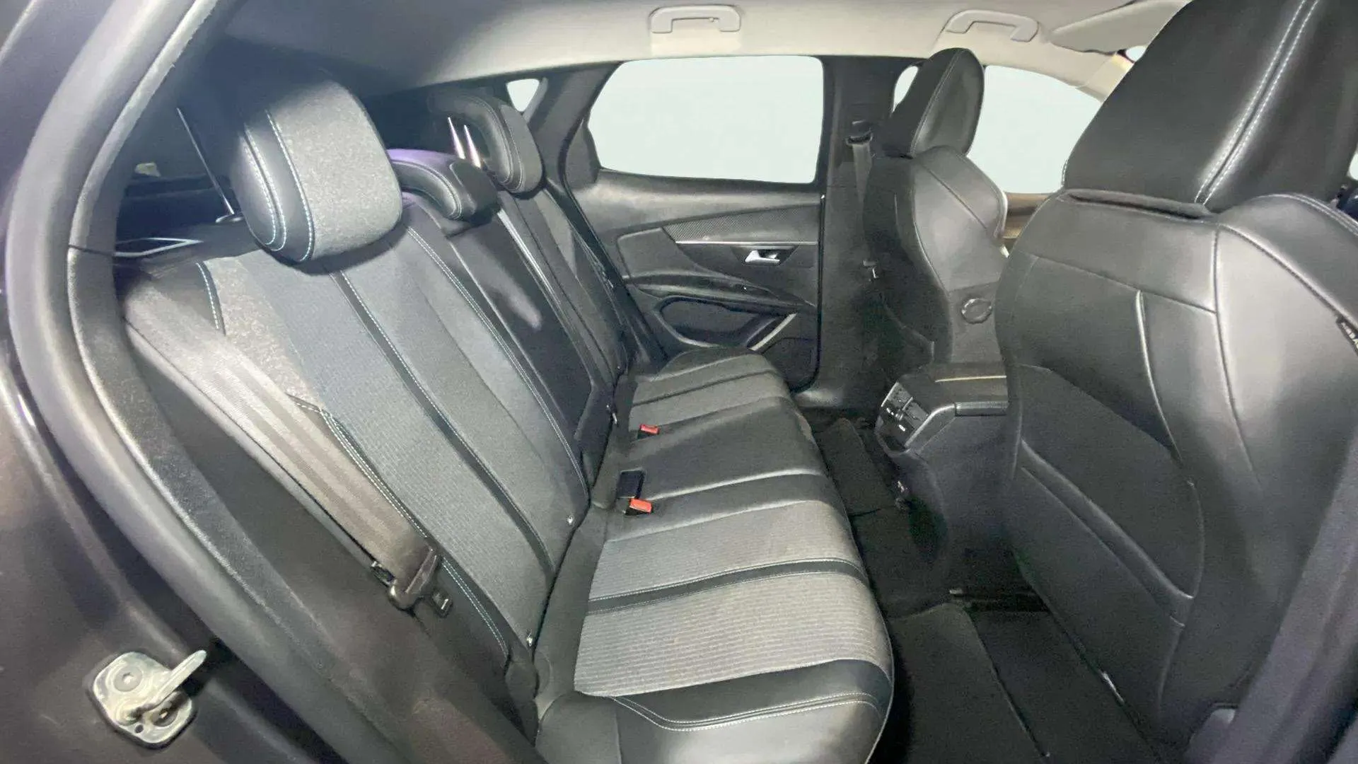 Peugeot 3008 1.5 BlueHDi Allure EAT8 - foto 17