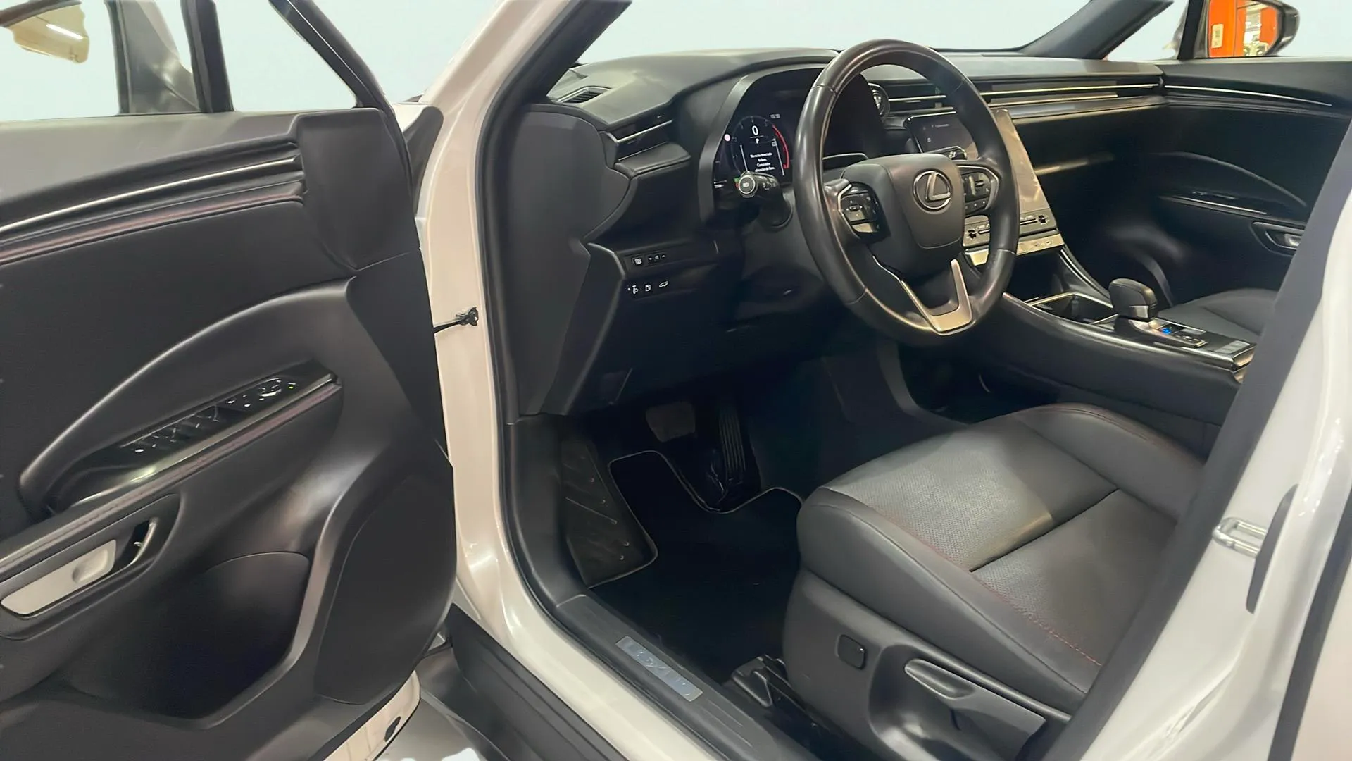 Lexus LBX 1.5 HEV Emotion - foto 18