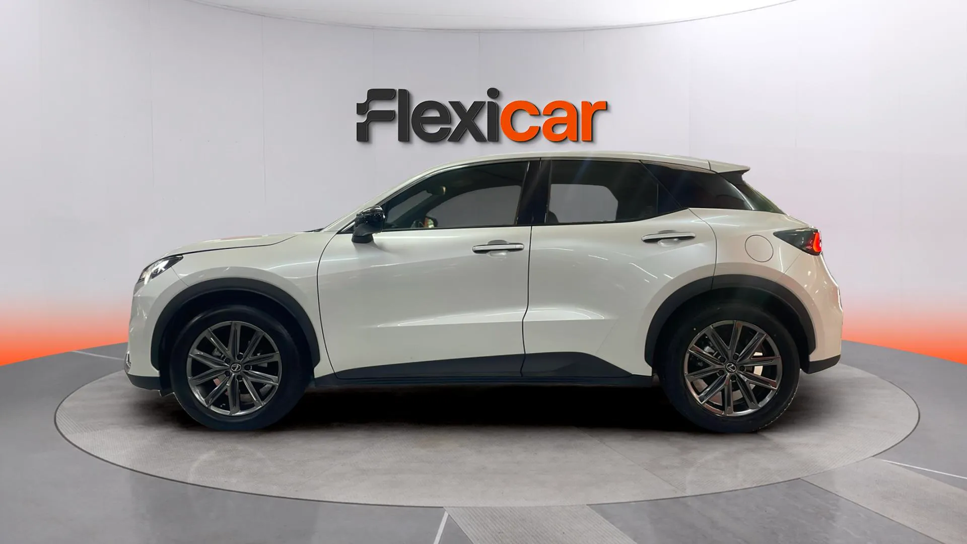 Lexus LBX 1.5 HEV Emotion - foto 4