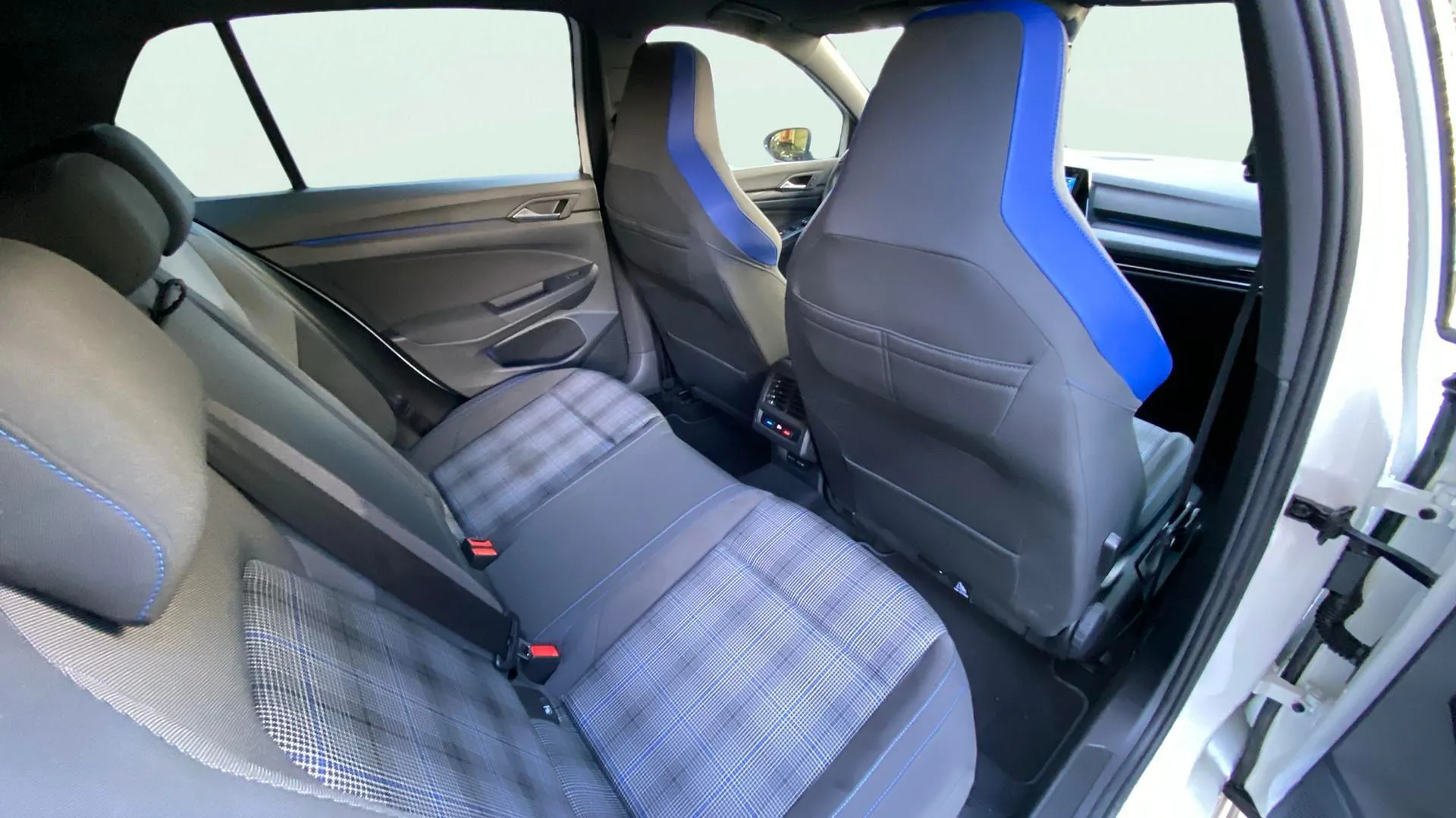 Volkswagen Golf GTE 1.4 TSI DSG - foto 25