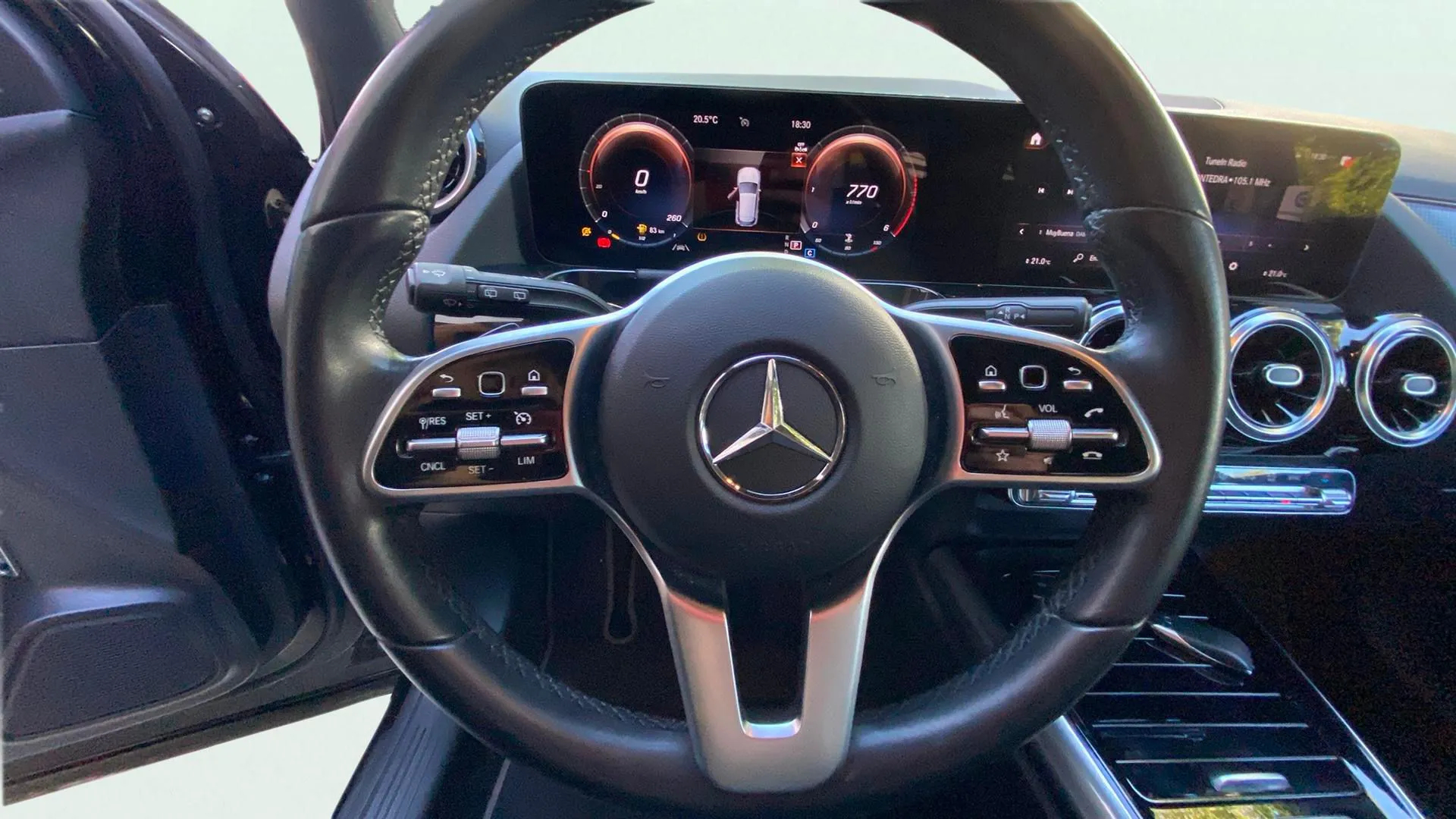 Mercedes-Benz GLA 200 D - foto 11