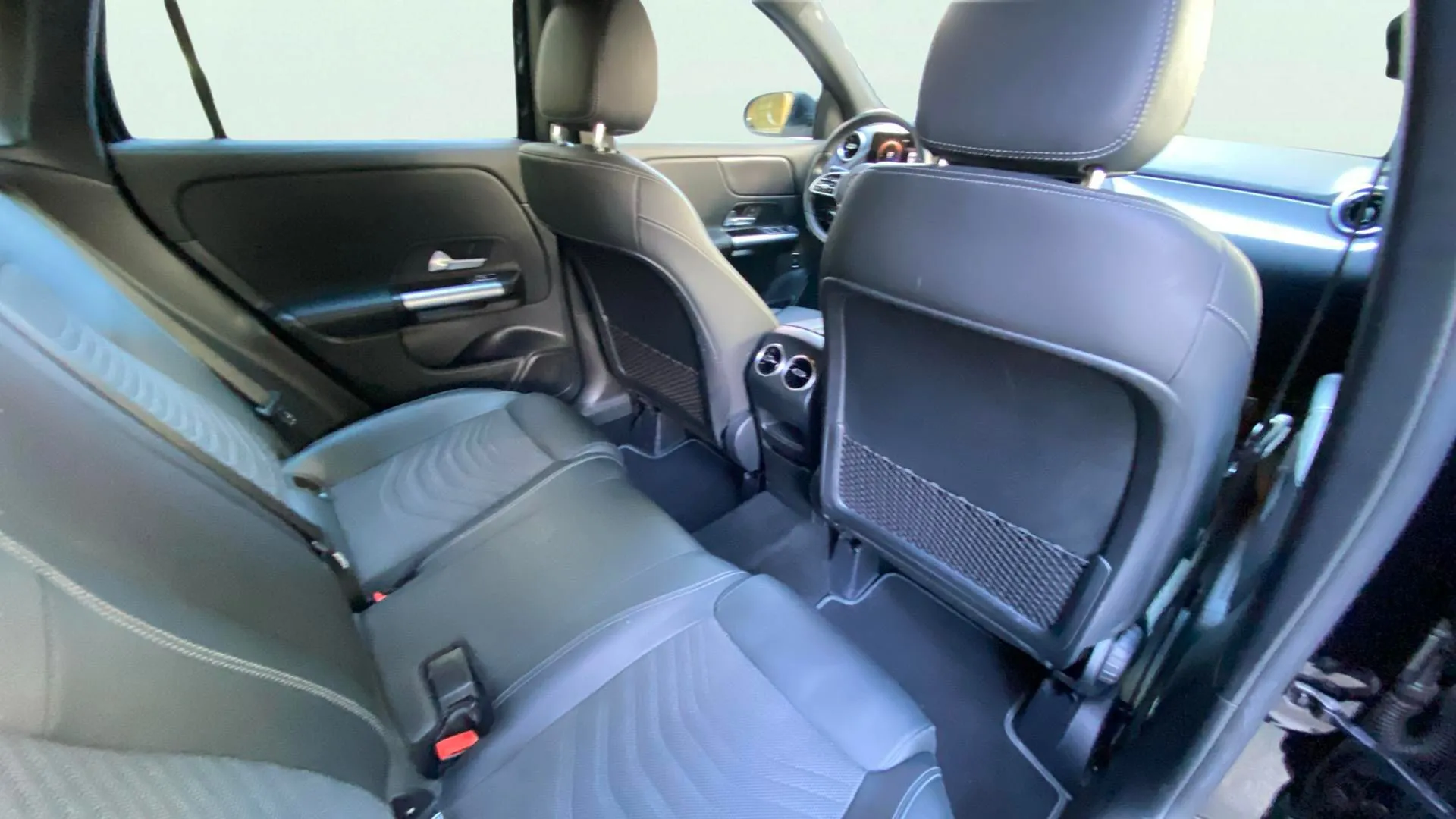 Mercedes-Benz GLA 200 D - foto 24