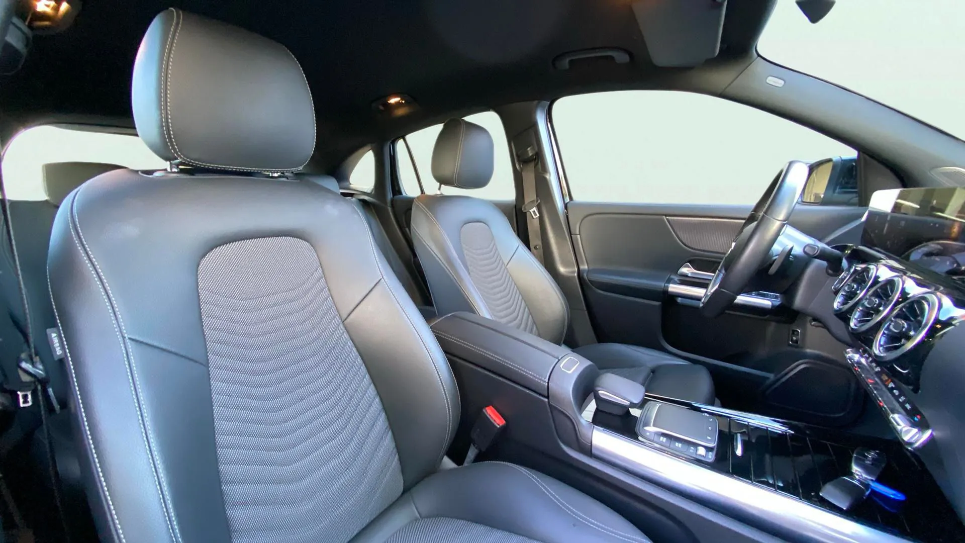 Mercedes-Benz GLA 200 D - foto 21