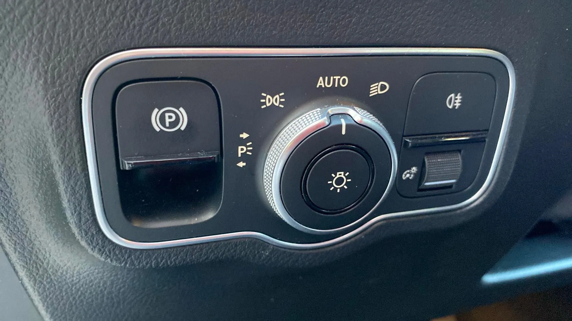 Mercedes-Benz GLA 200 D - foto 18