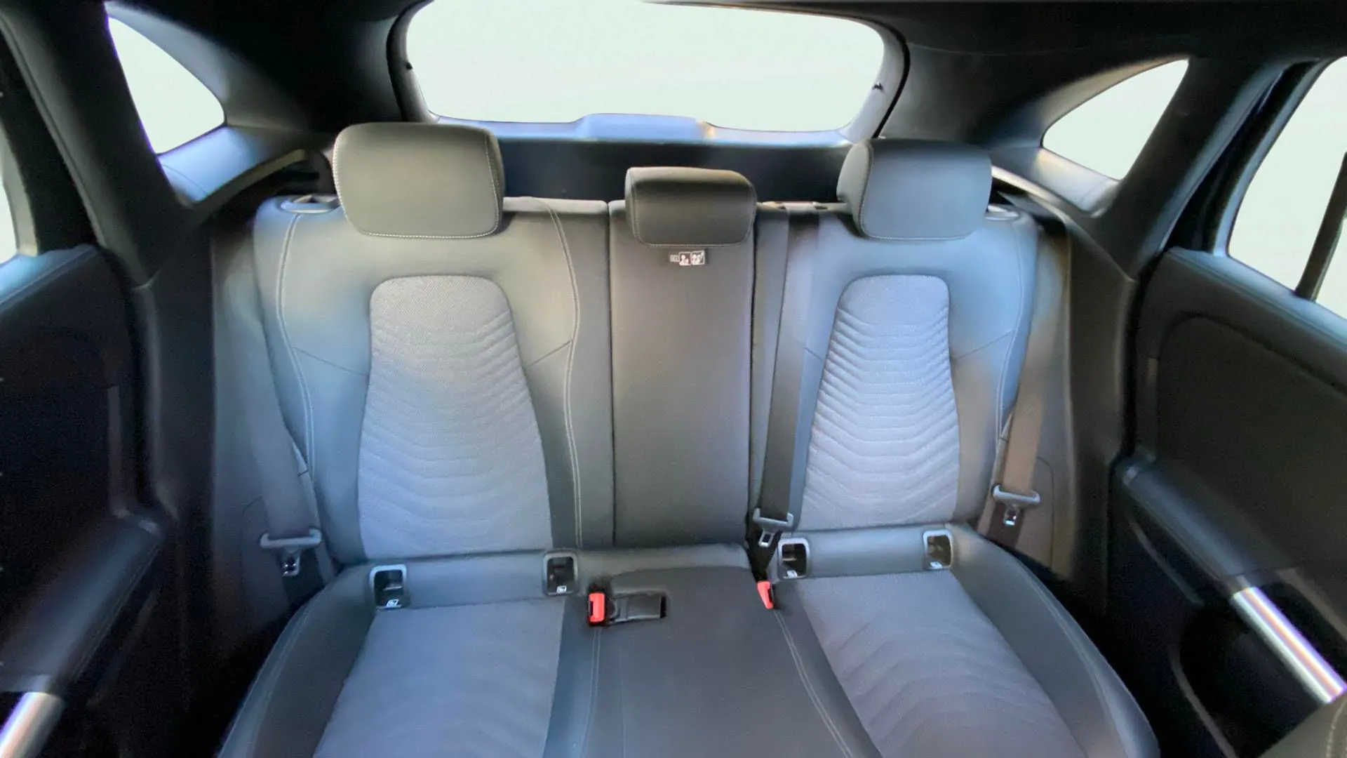 Mercedes-Benz GLA 200 D - foto 23