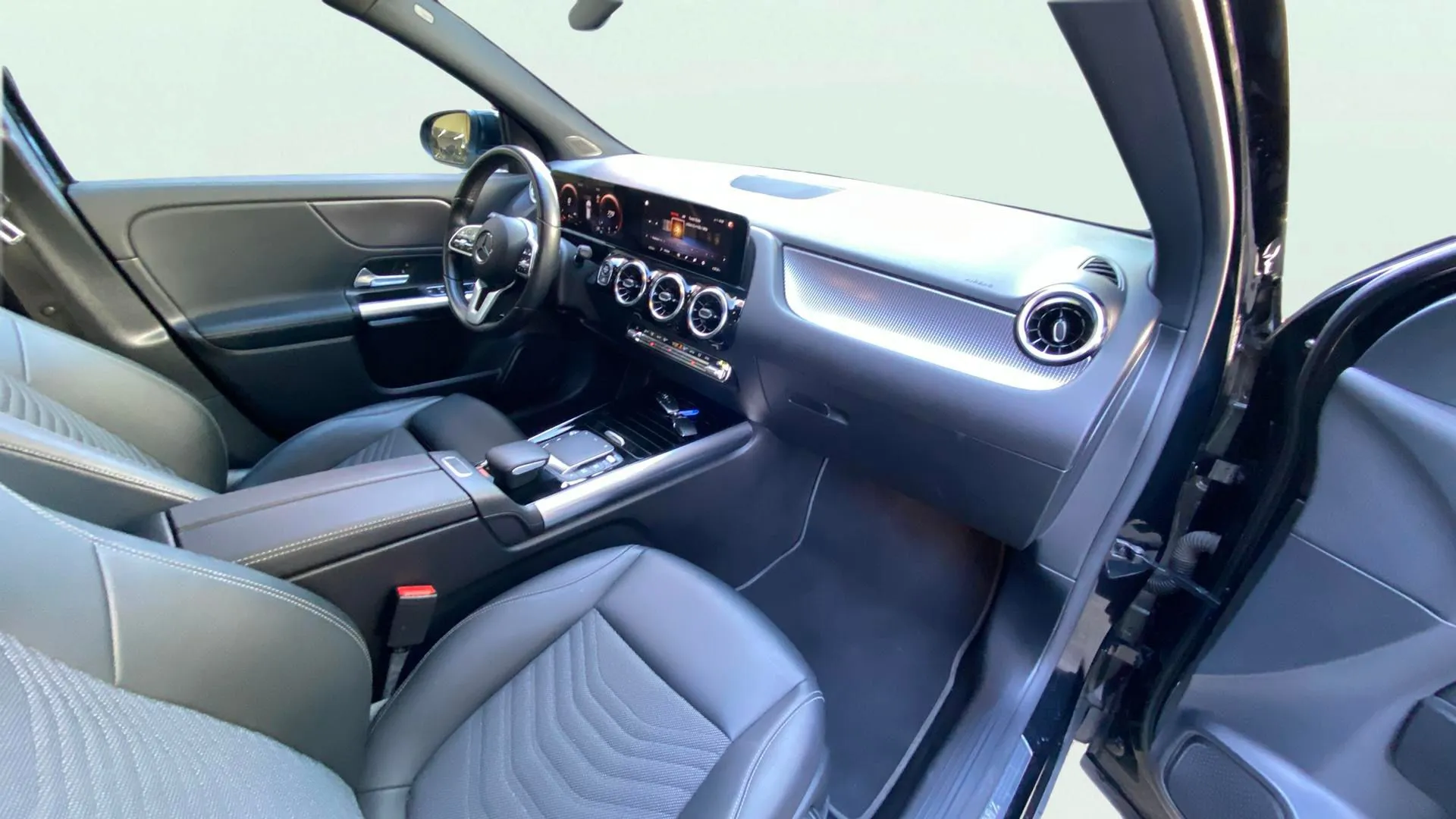 Mercedes-Benz GLA 200 D - foto 22