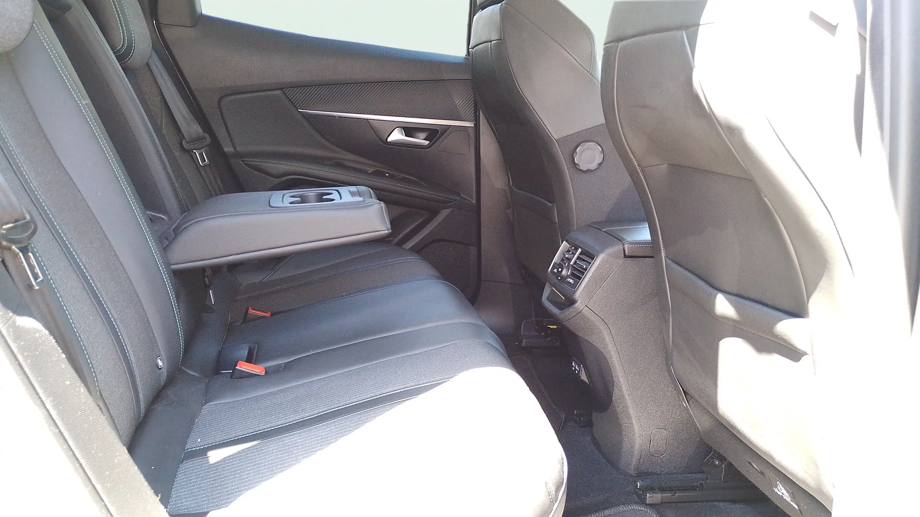 Peugeot 3008 1.5 BlueHDi Allure EAT8 - foto 13