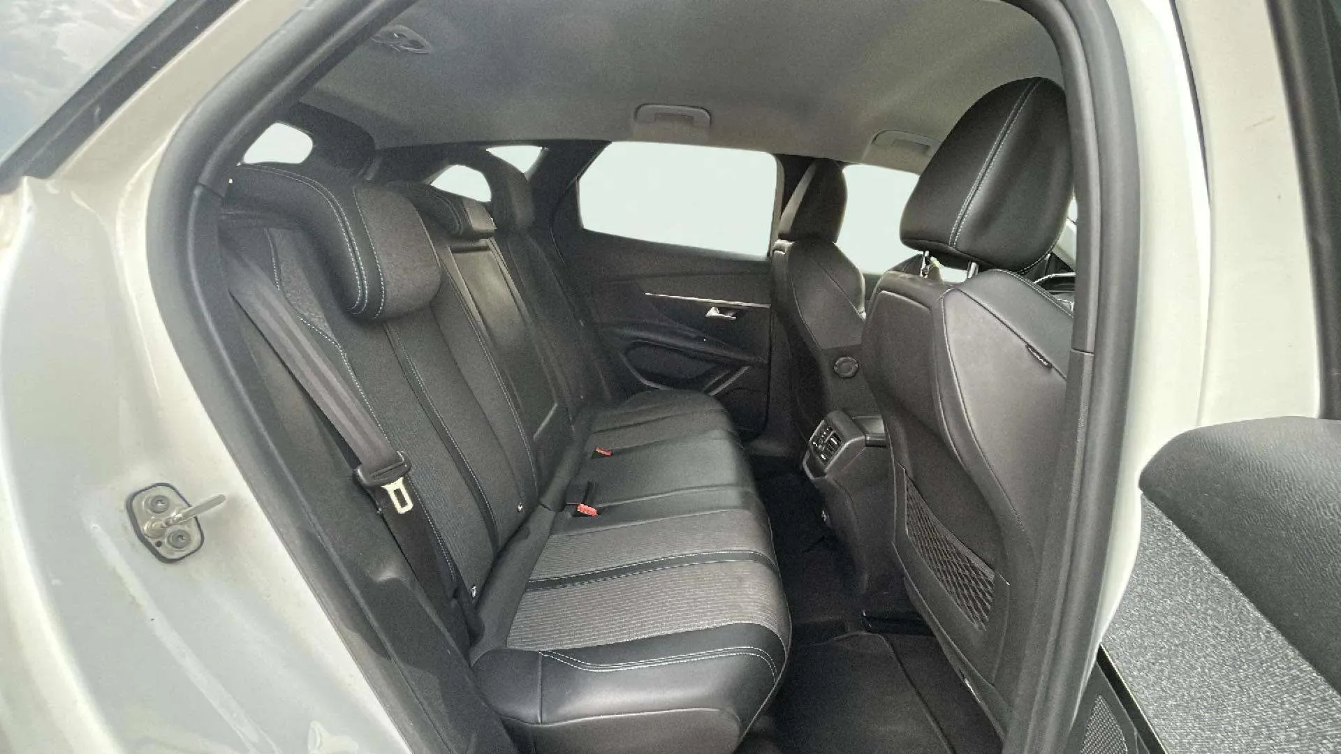 Peugeot 3008 1.5 BlueHDi Allure - foto 24