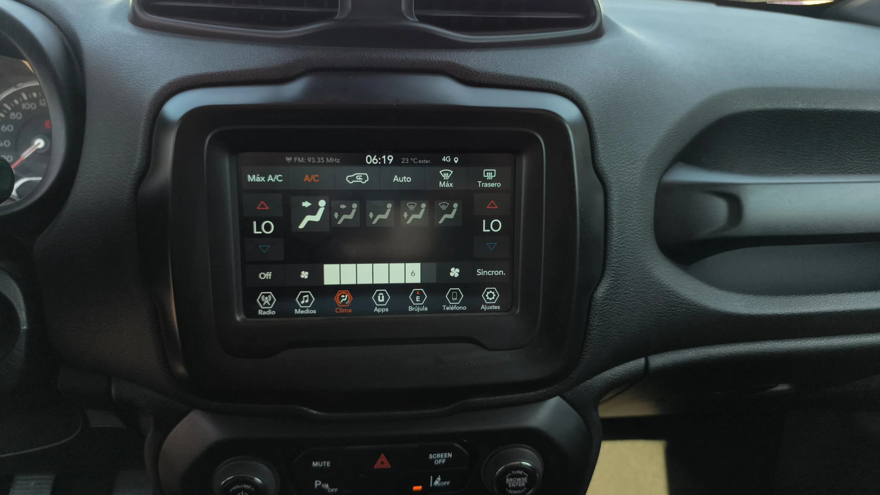 Jeep Renegade Longitude 1.0G 4x2 - foto 17