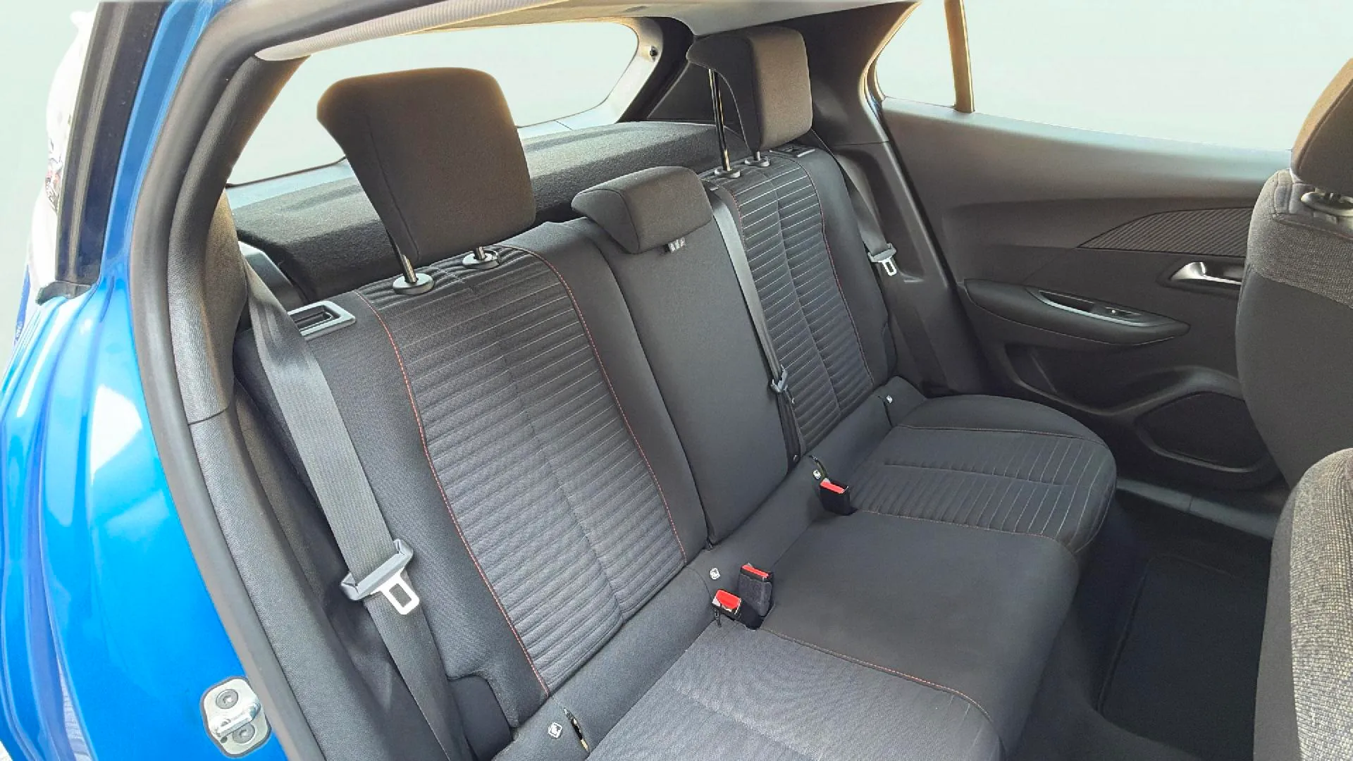 Peugeot 2008 Active Pack PureTech 100 BVM6 - foto 10